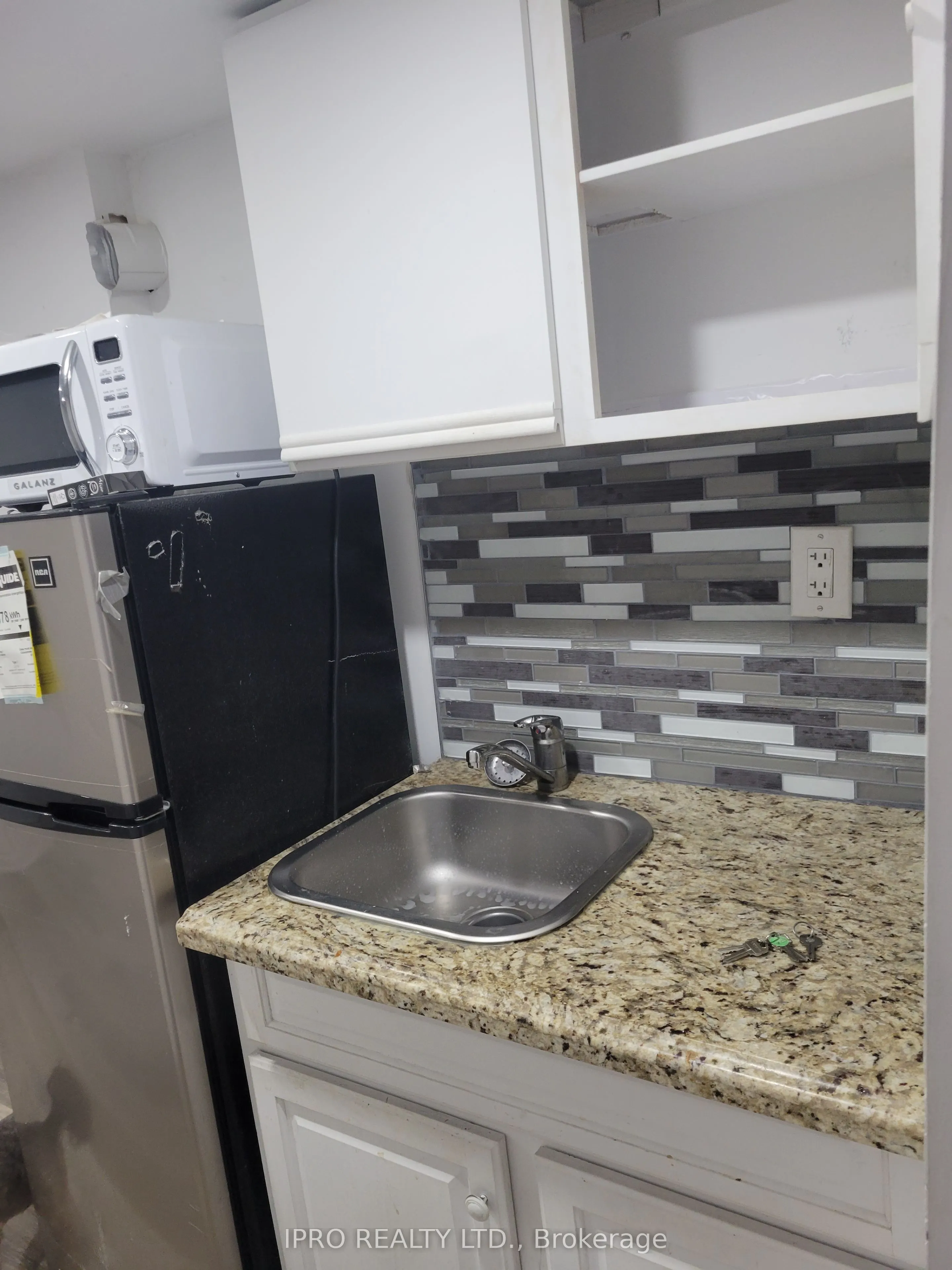 719 Coxwell Avenue, #Lower #6
