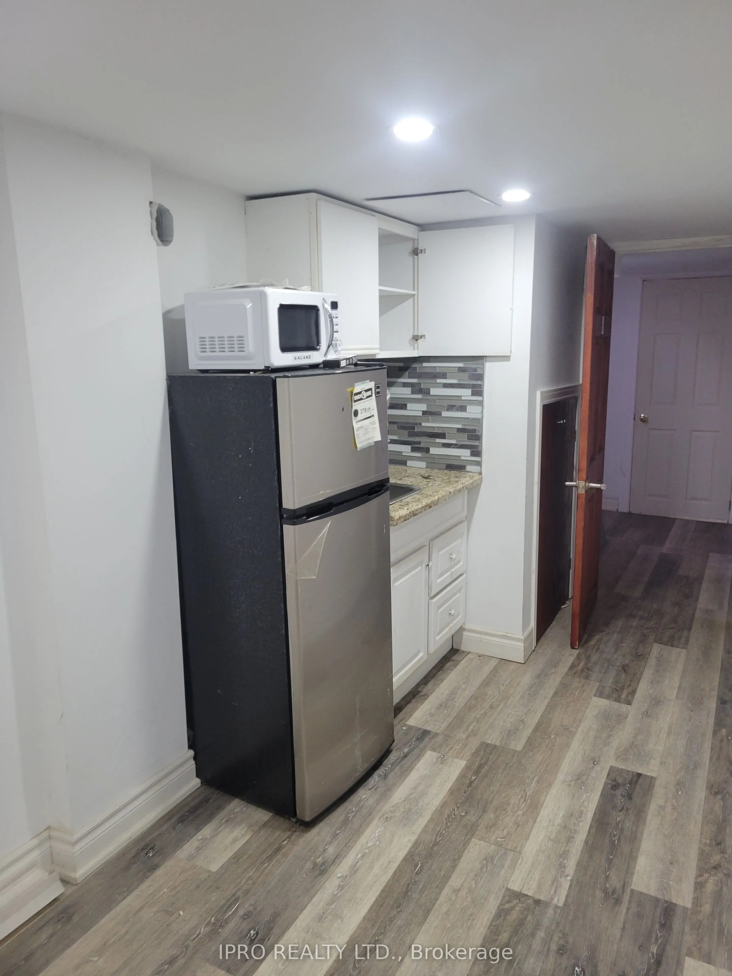 719 Coxwell Avenue, #Lower #6