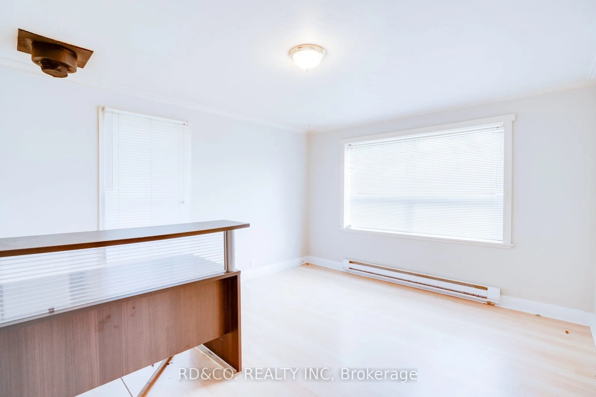 154 Rossland Road E