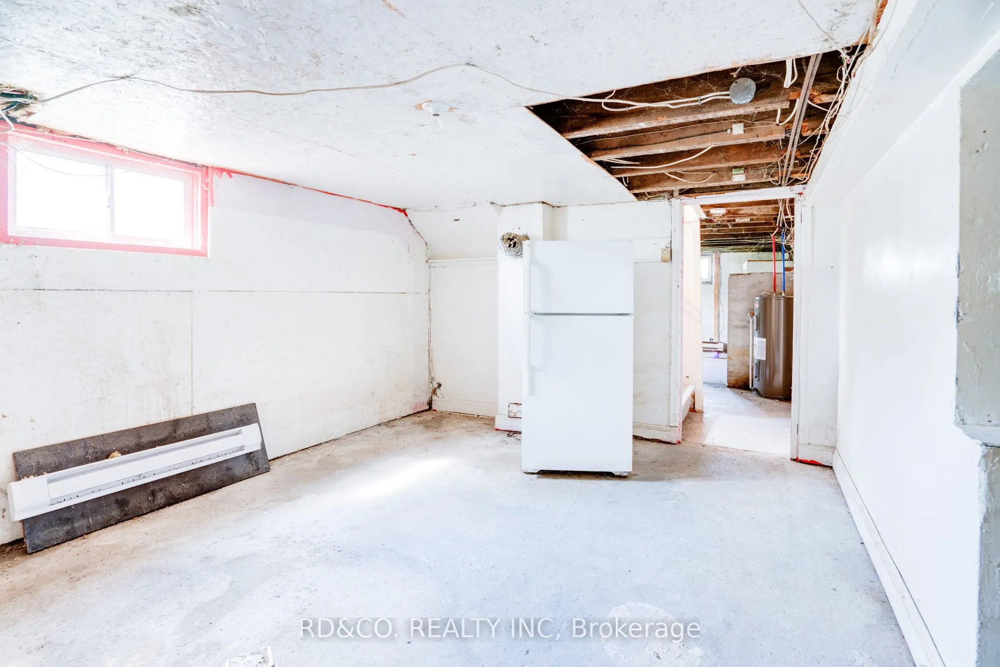 154 Rossland Road E