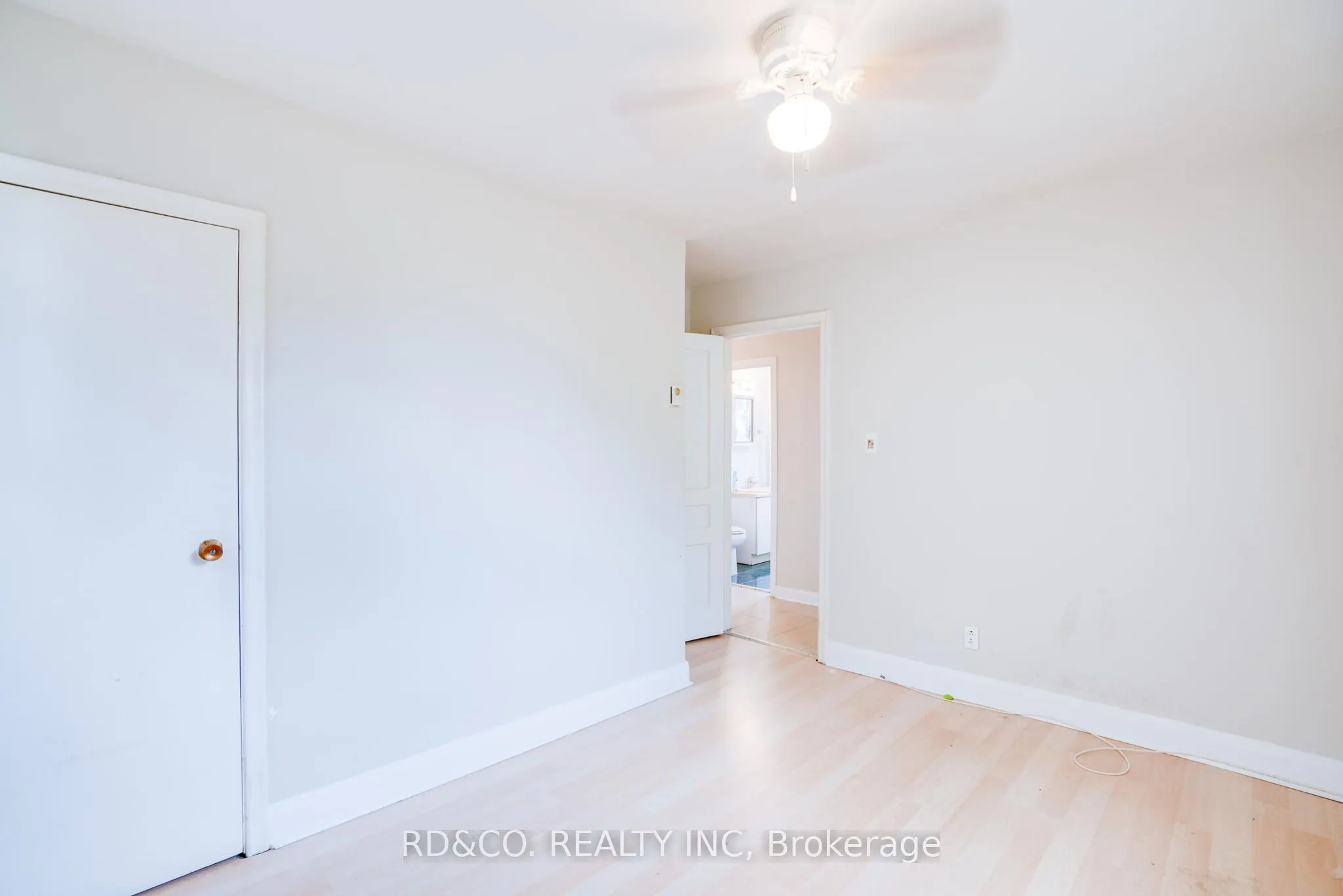 154 Rossland Road E