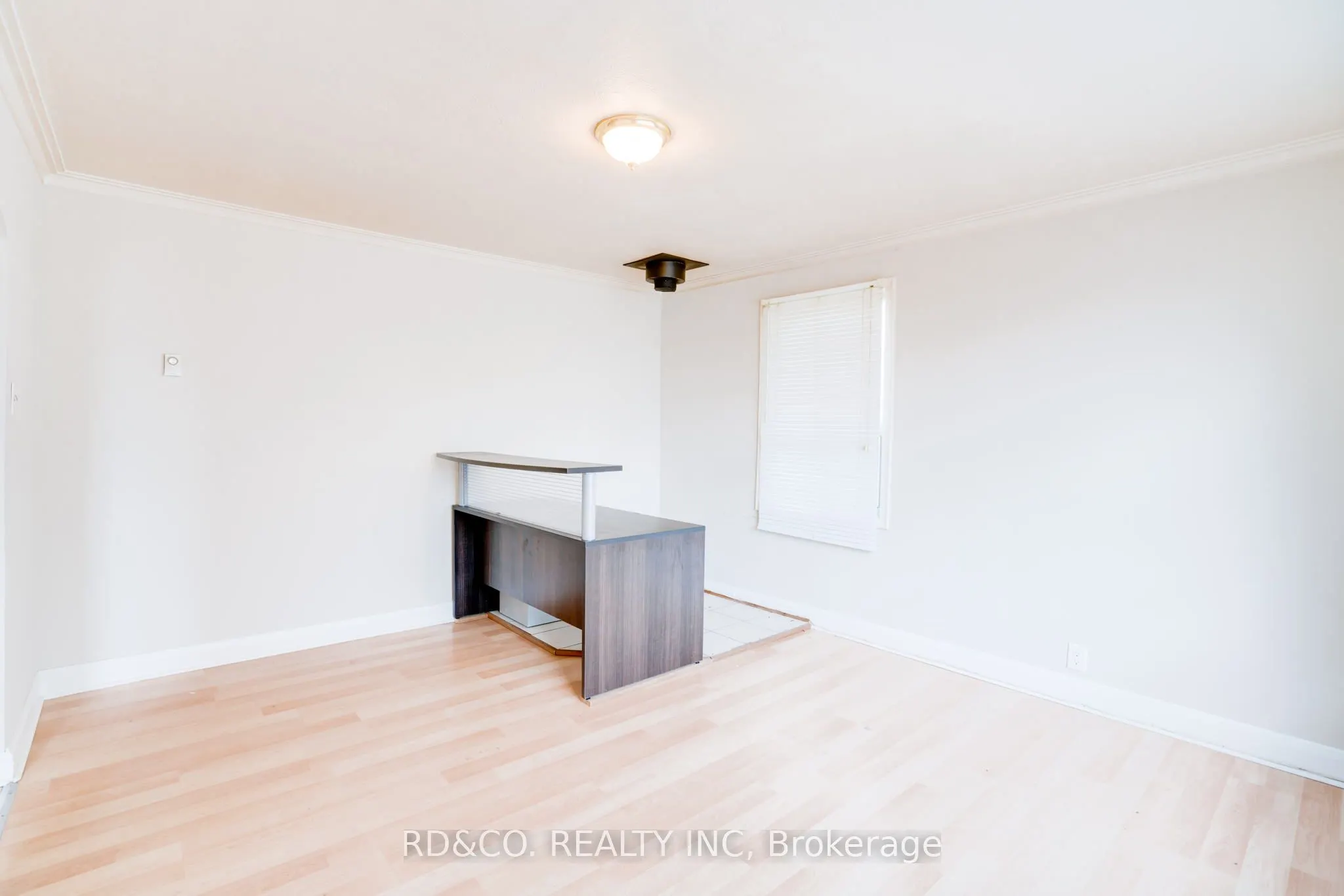 154 Rossland Road E