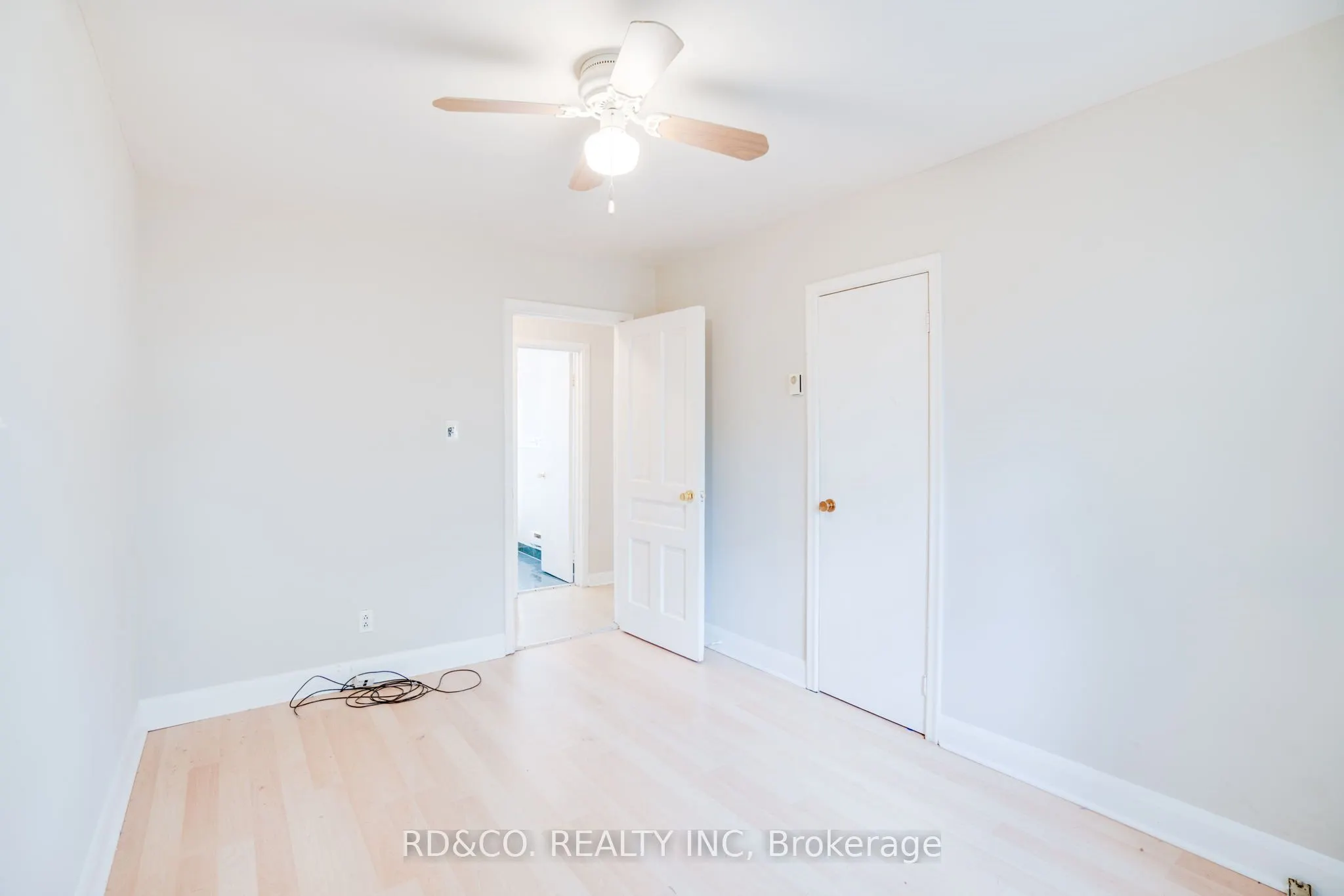 154 Rossland Road E