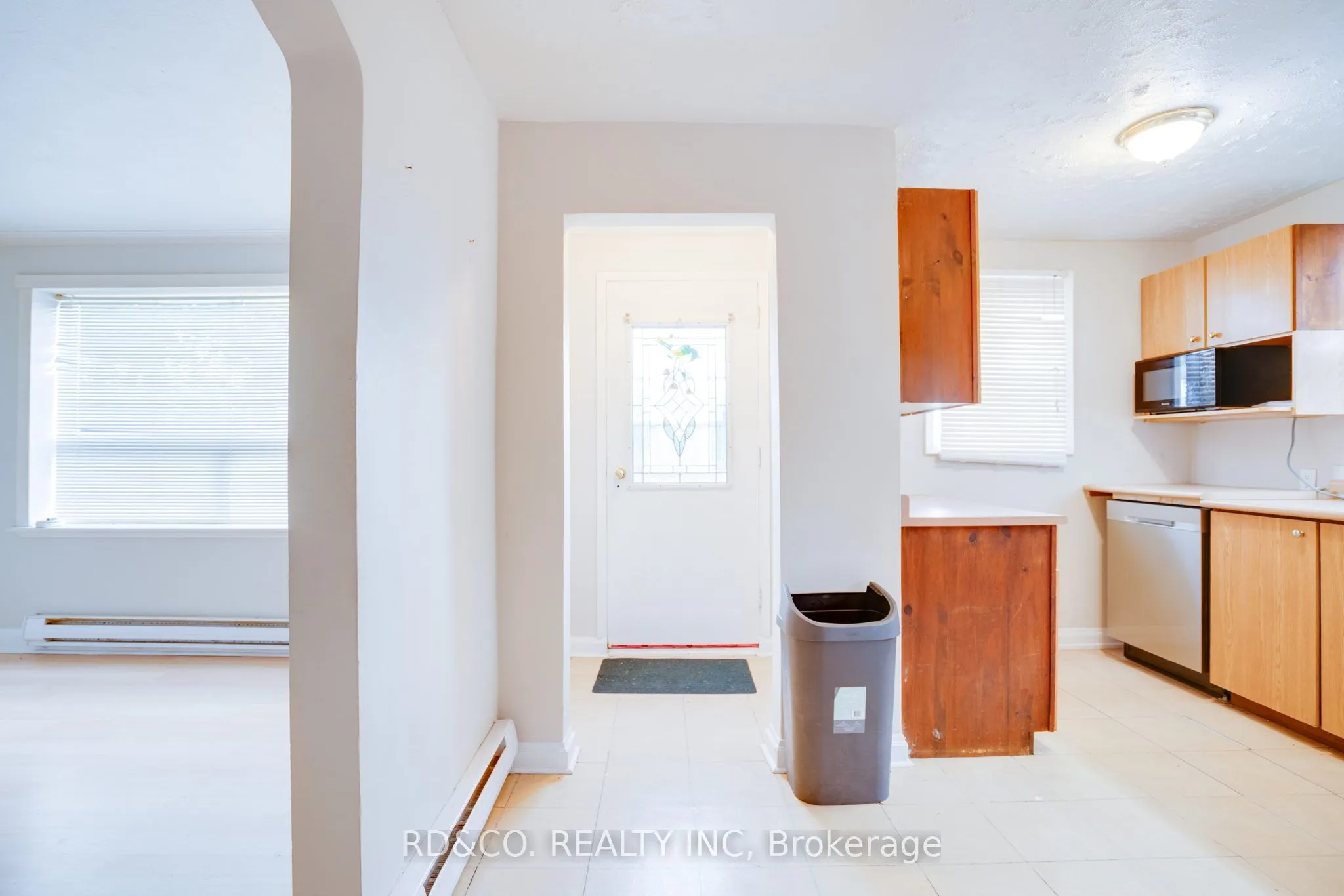 154 Rossland Road E