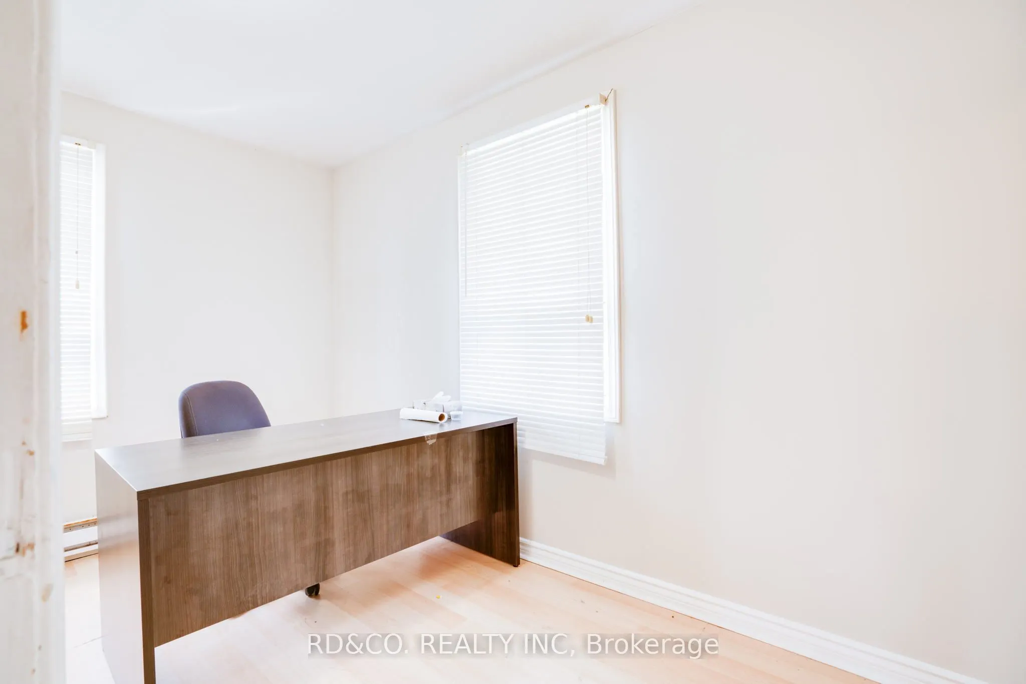154 Rossland Road E