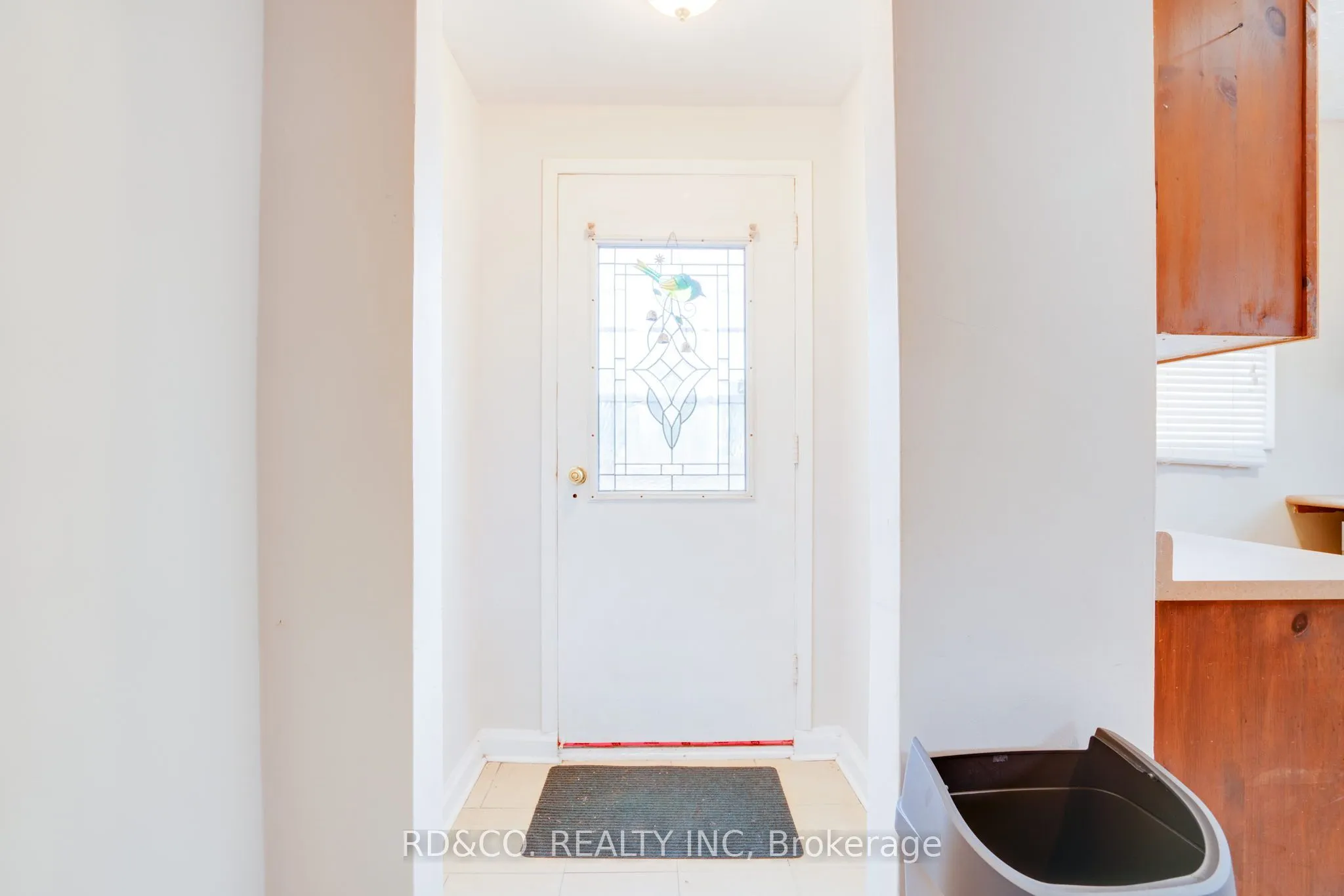154 Rossland Road E