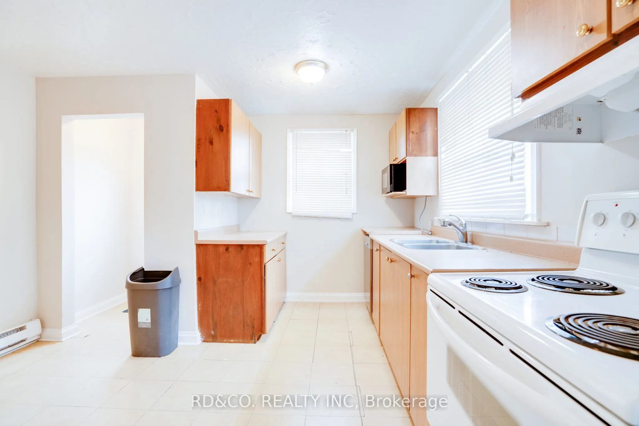 154 Rossland Road E