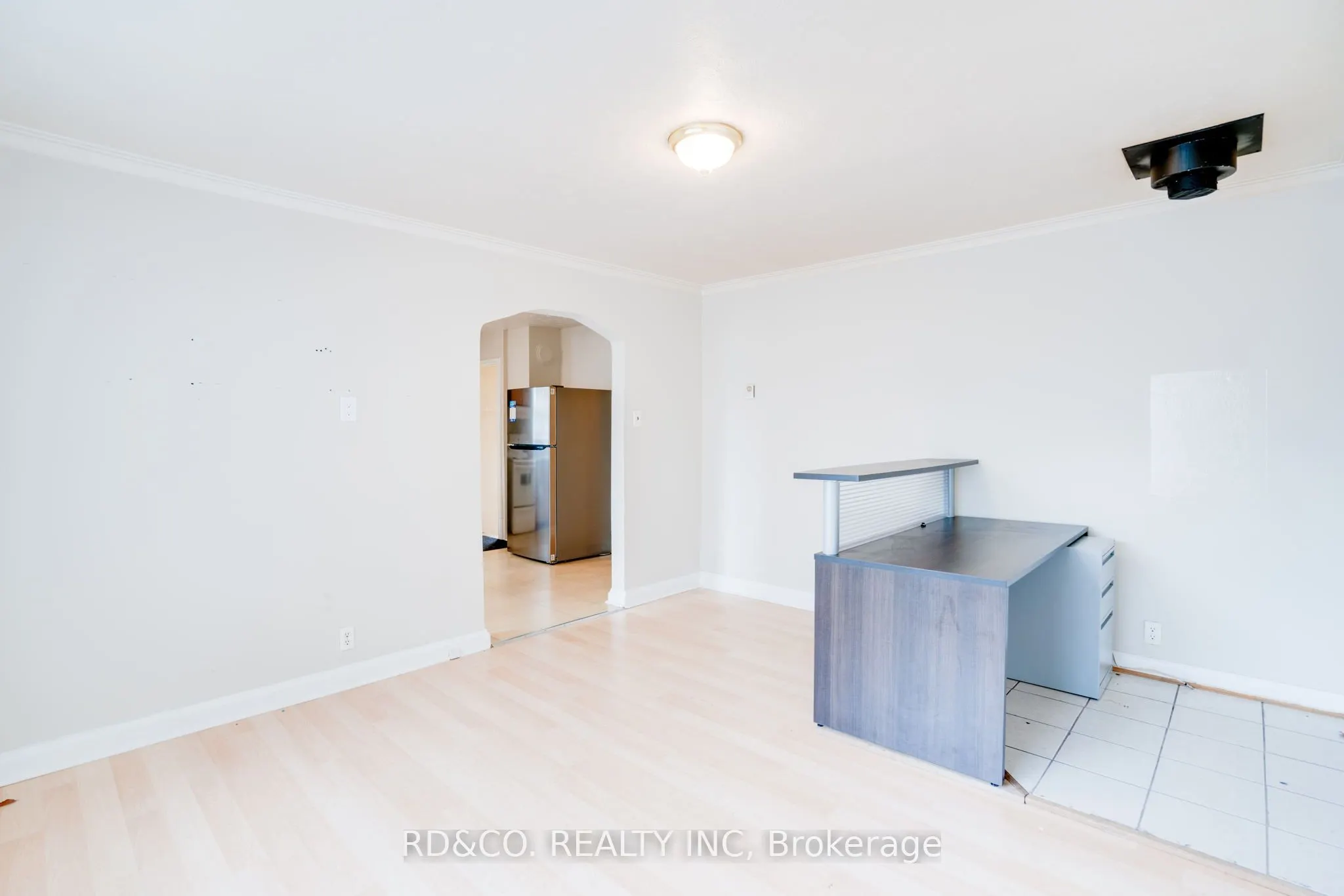 154 Rossland Road E