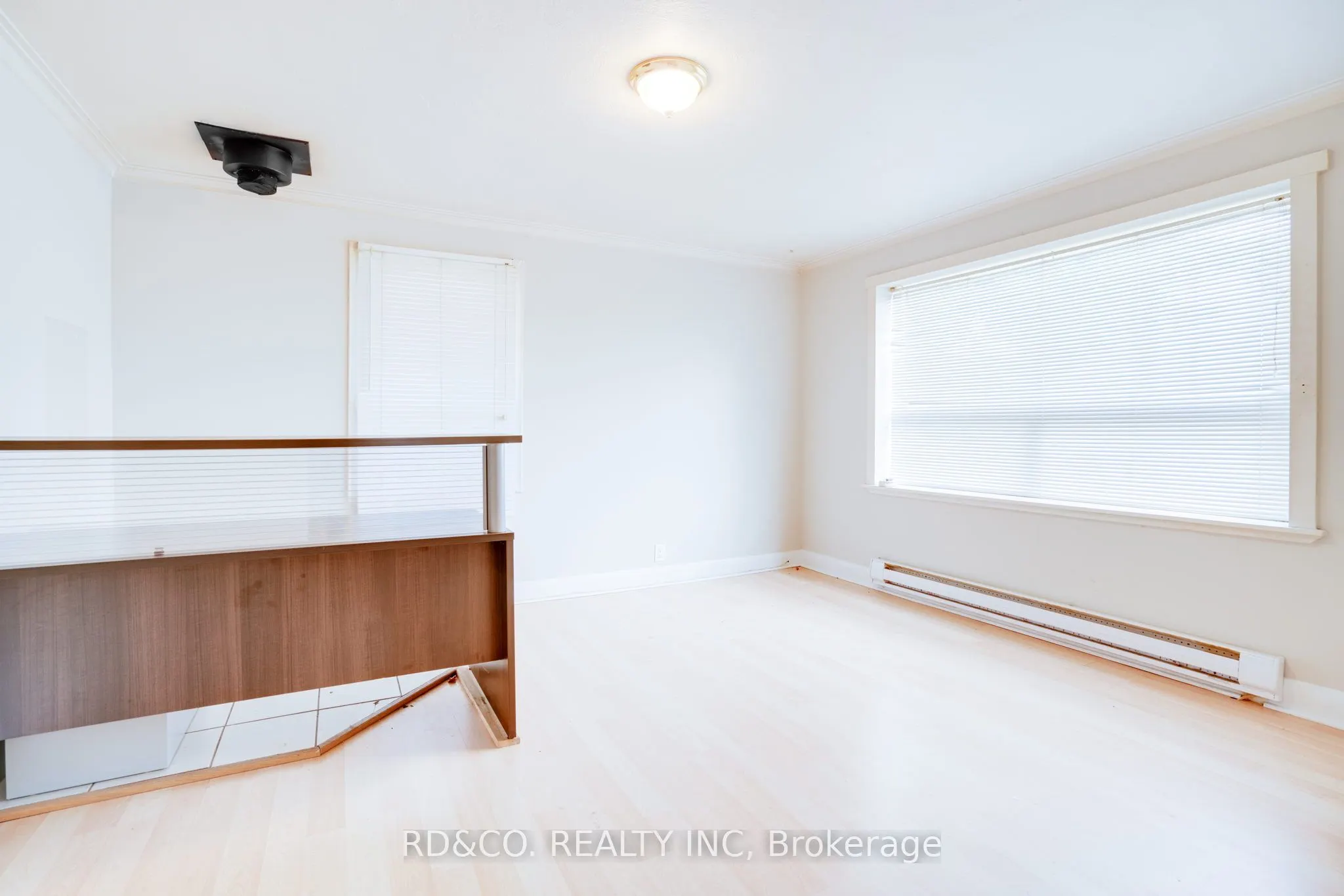 154 Rossland Road E