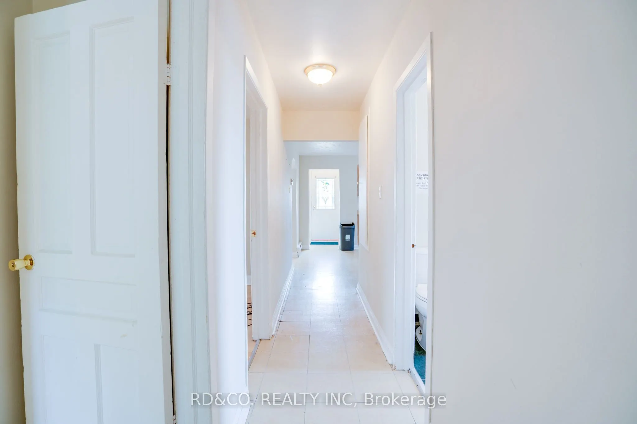 154 Rossland Road E
