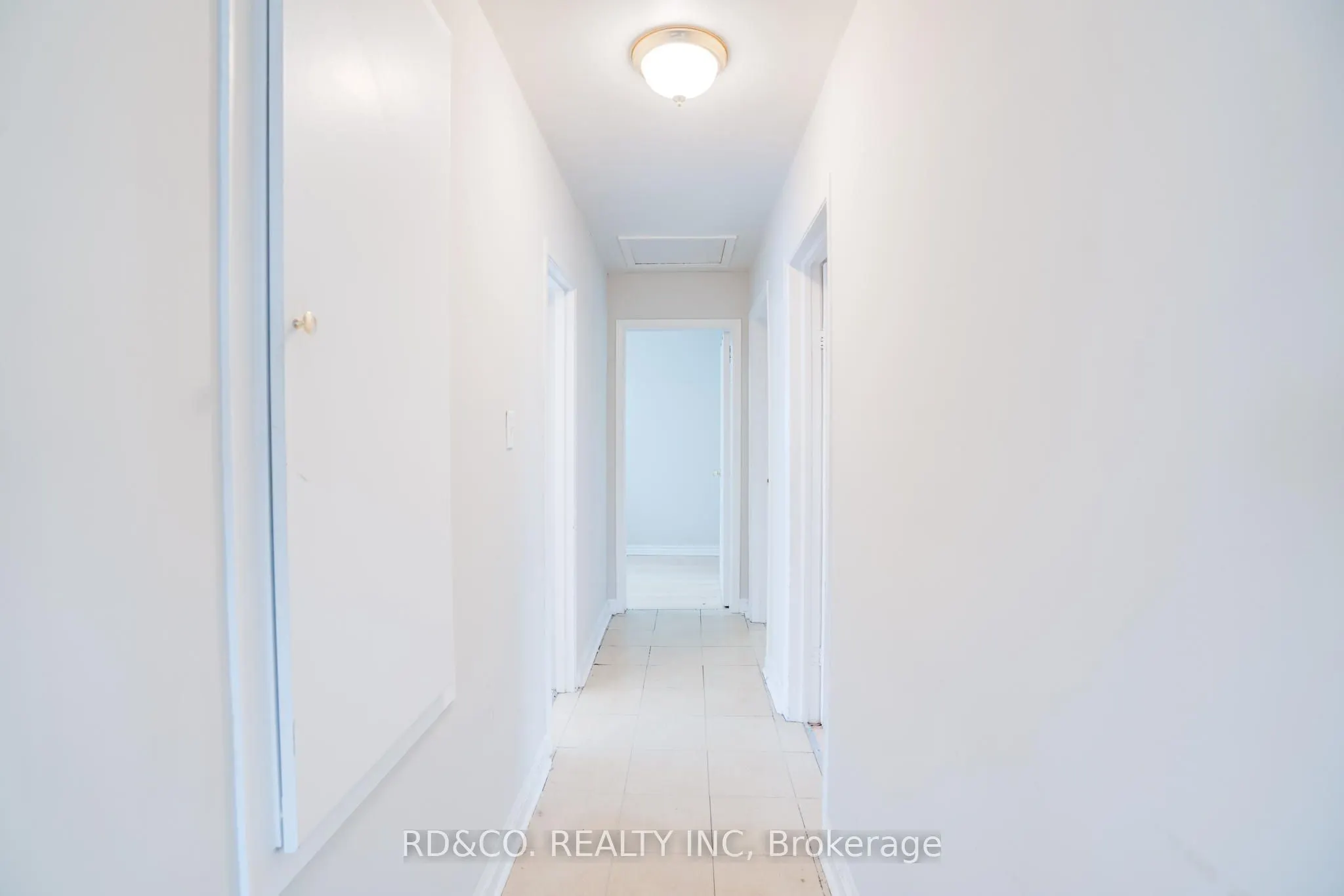 154 Rossland Road E