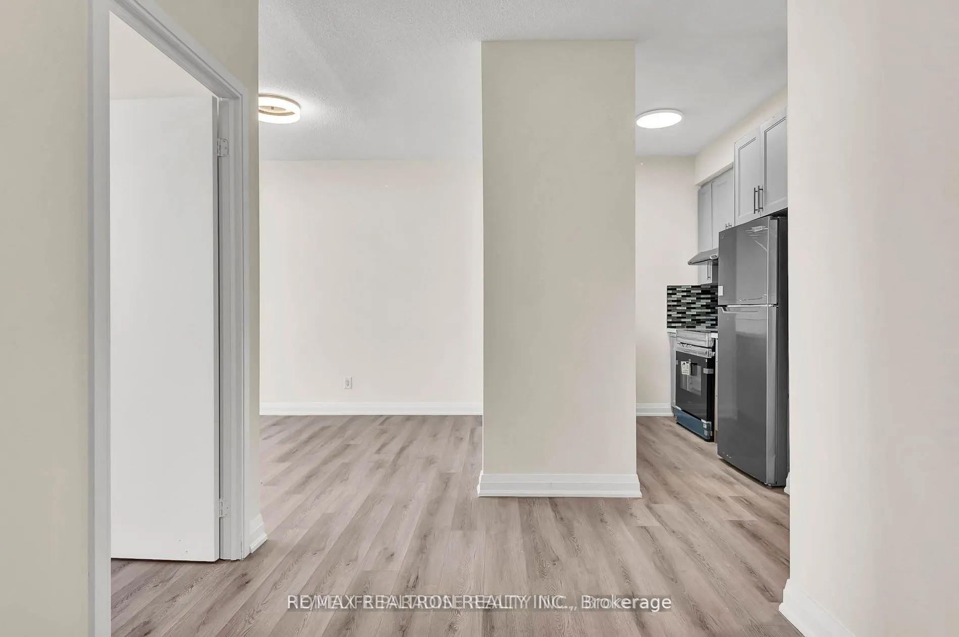 151 Village Green Square, #Ph09