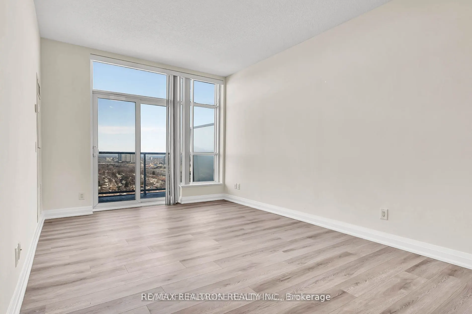 151 Village Green Square, #Ph09