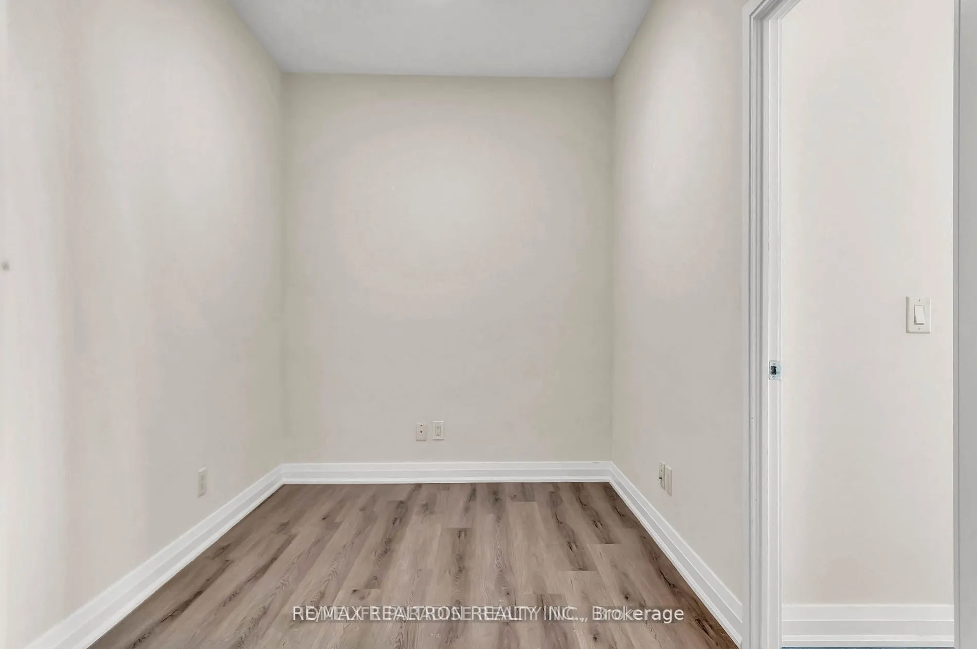 151 Village Green Square, #Ph09