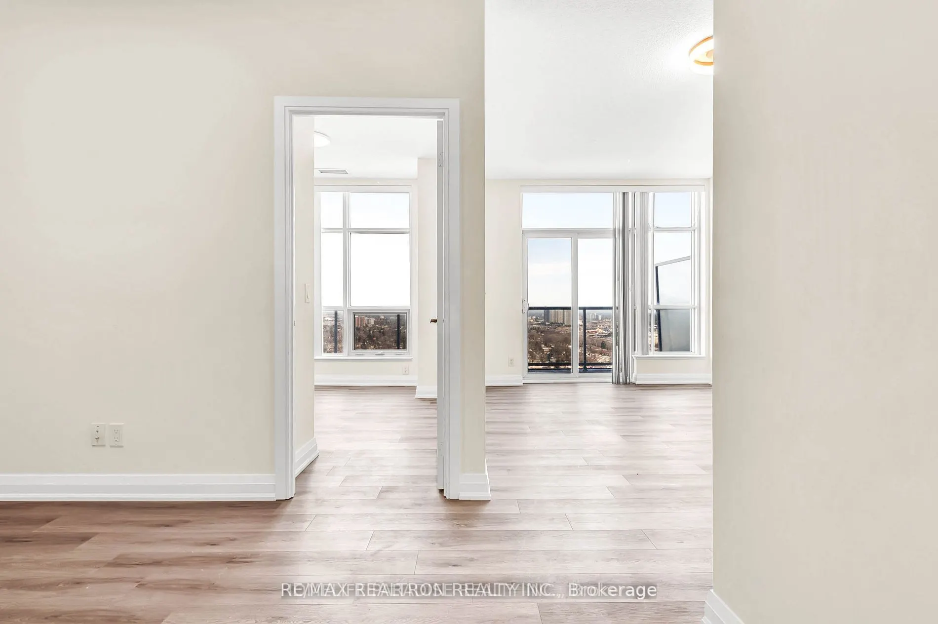 151 Village Green Square, #Ph09