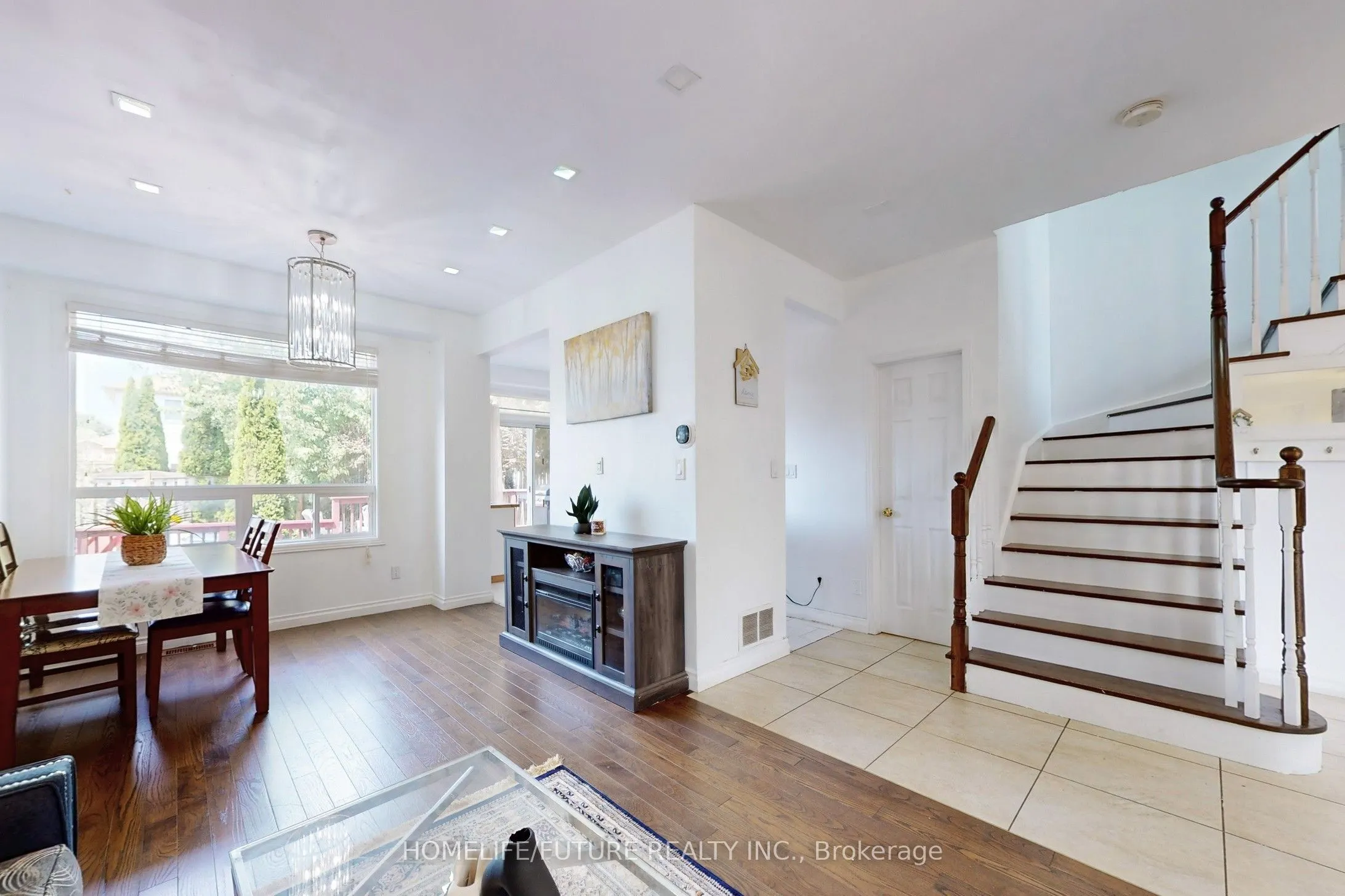 1109 Timberland Crescent