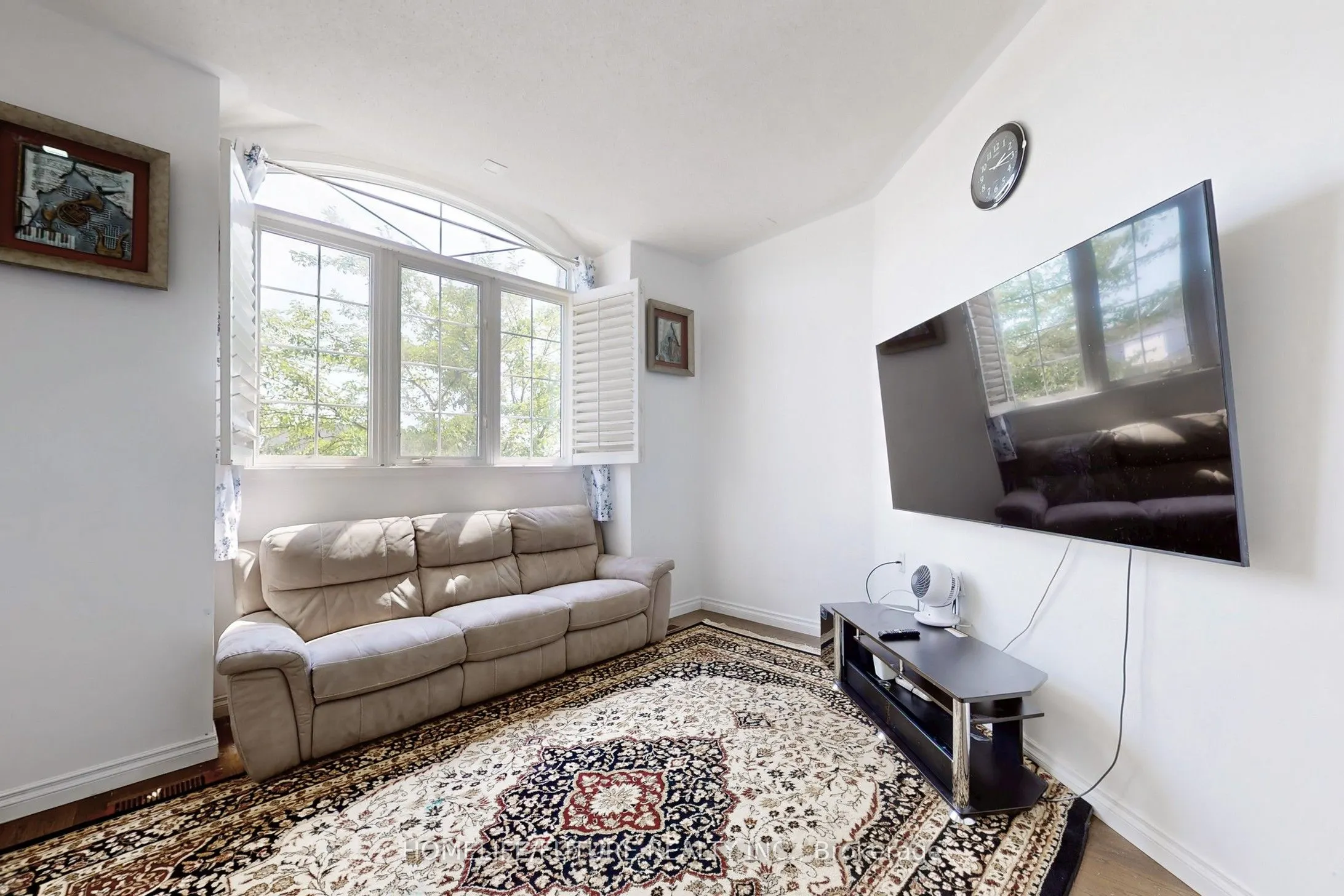 1109 Timberland Crescent