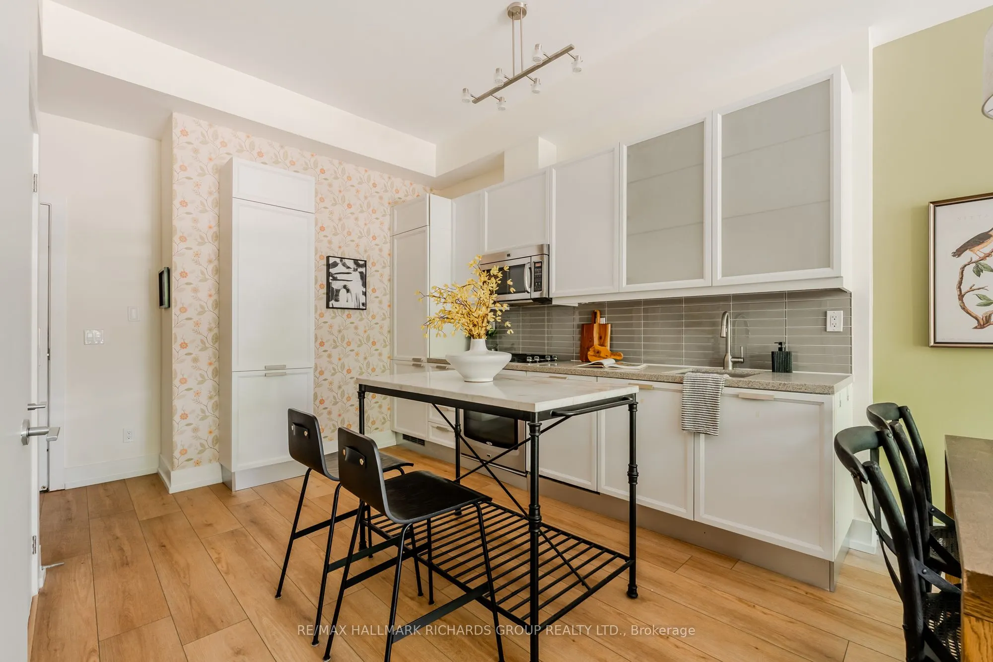 66 Kippendavie Avenue, #215