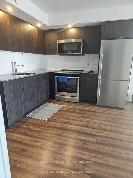 225 Village Green Square, #606