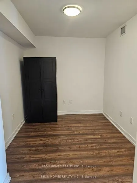 225 Village Green Square, #606