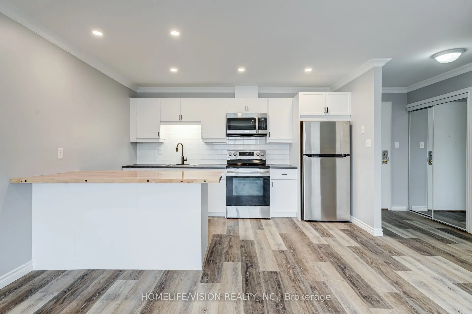 130-136 King Street E