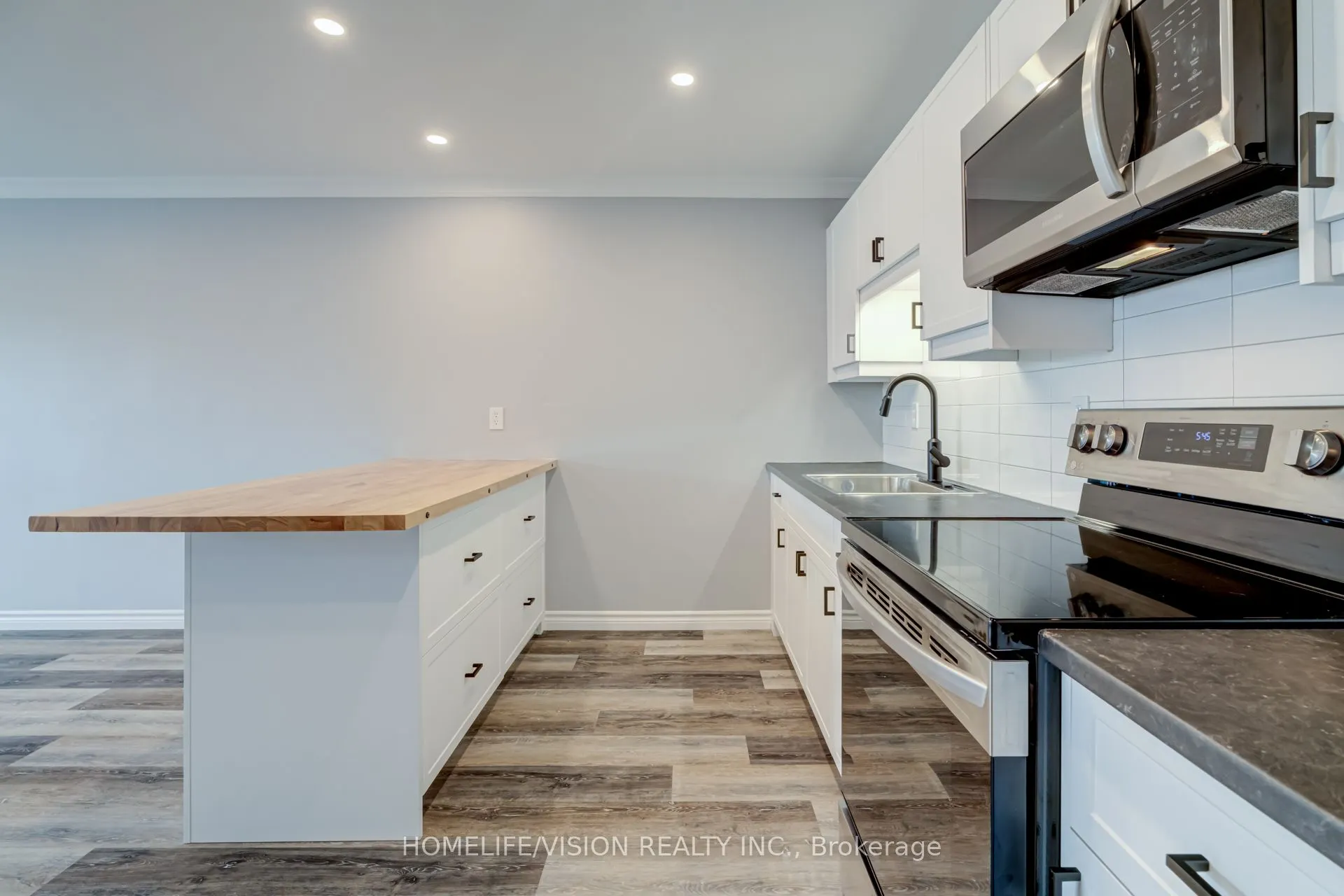 130-136 King Street E