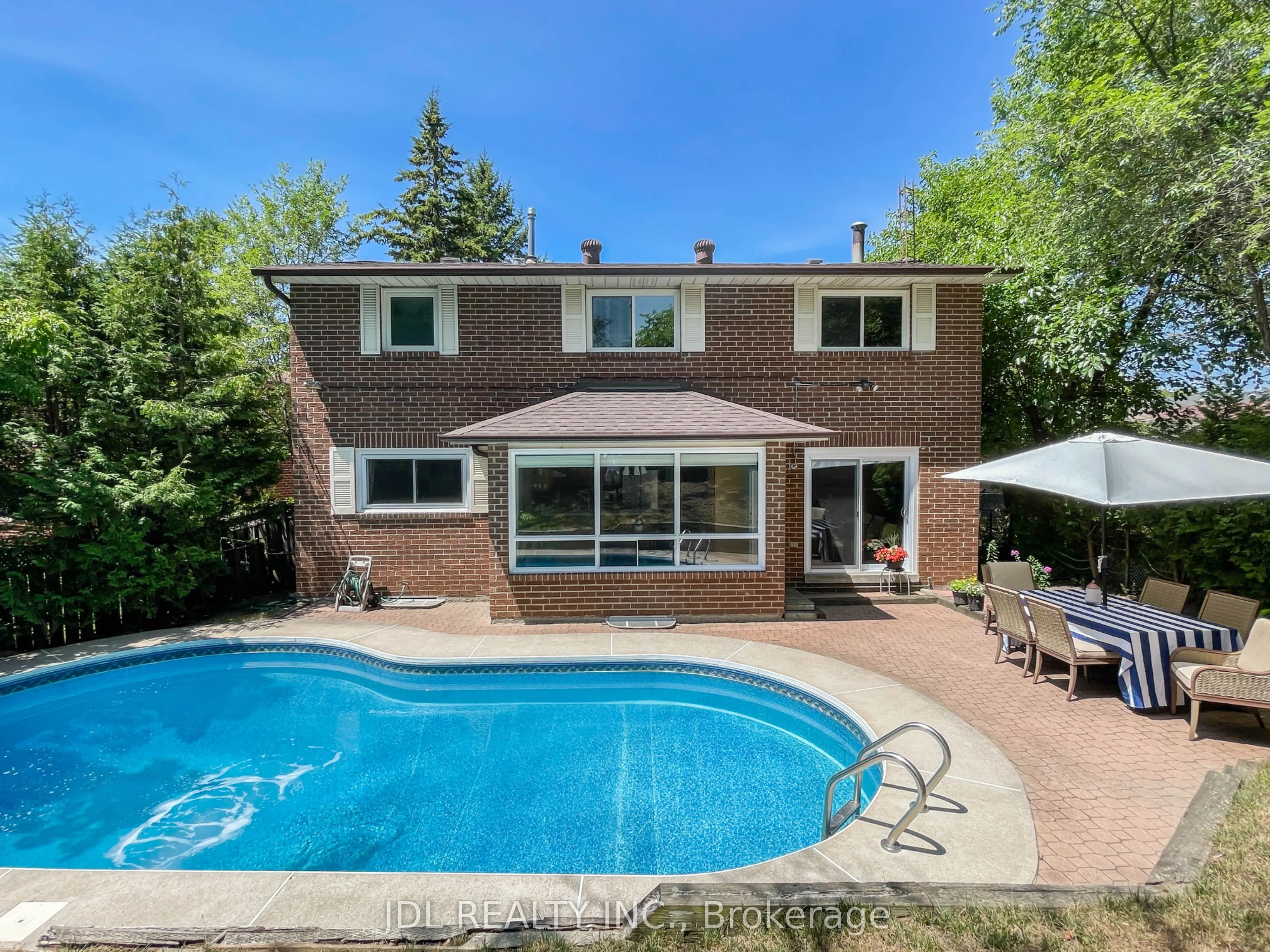 126 Weir Crescent