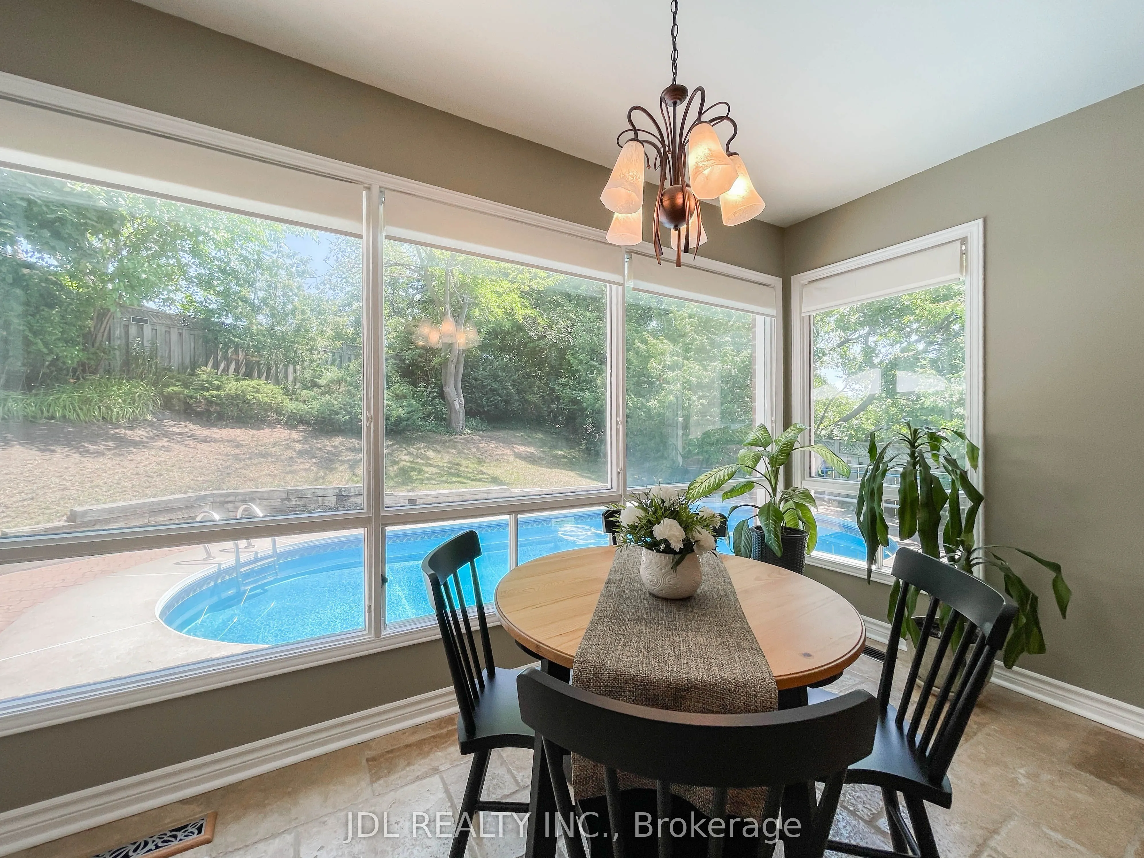 126 Weir Crescent