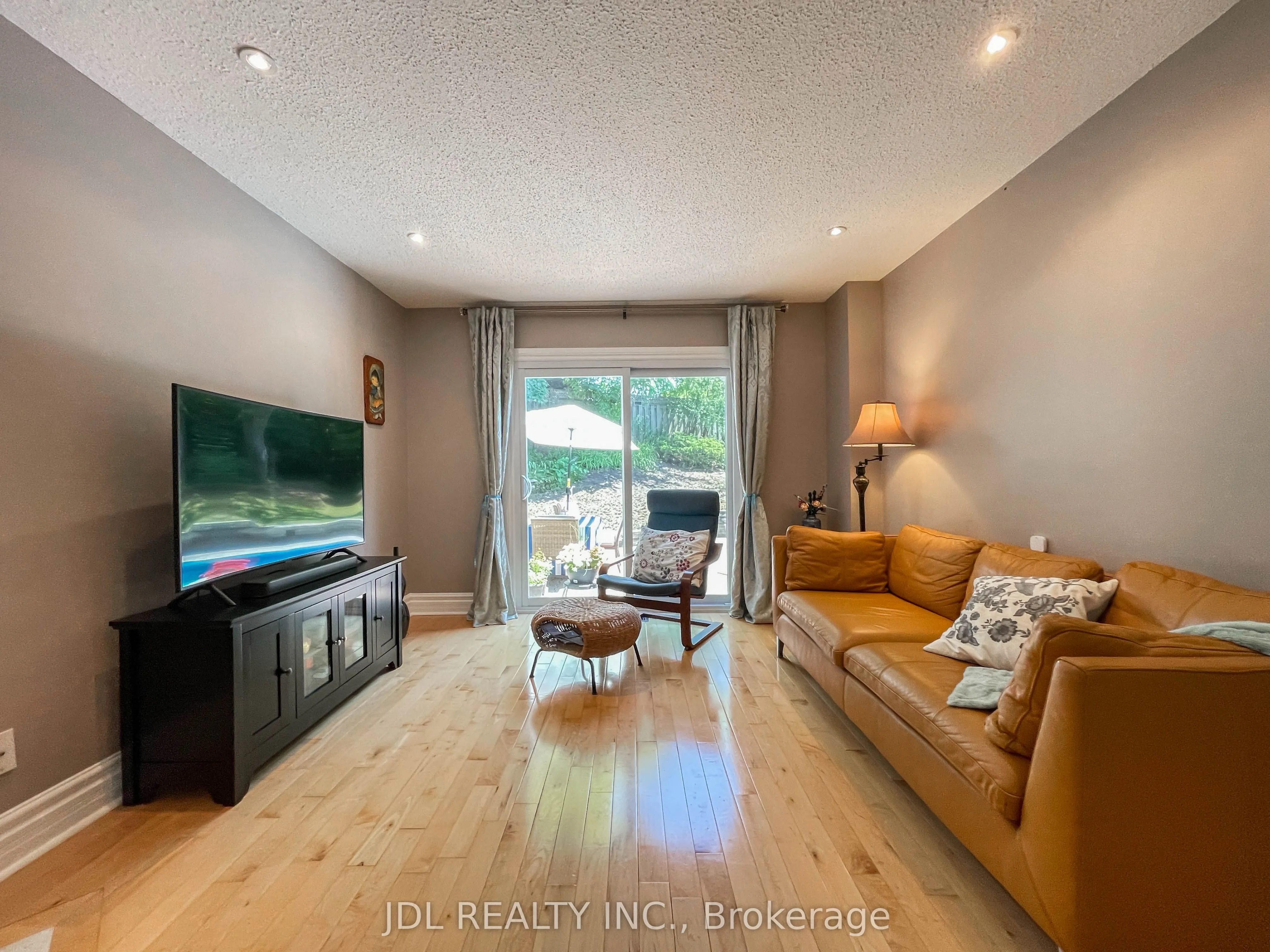 126 Weir Crescent