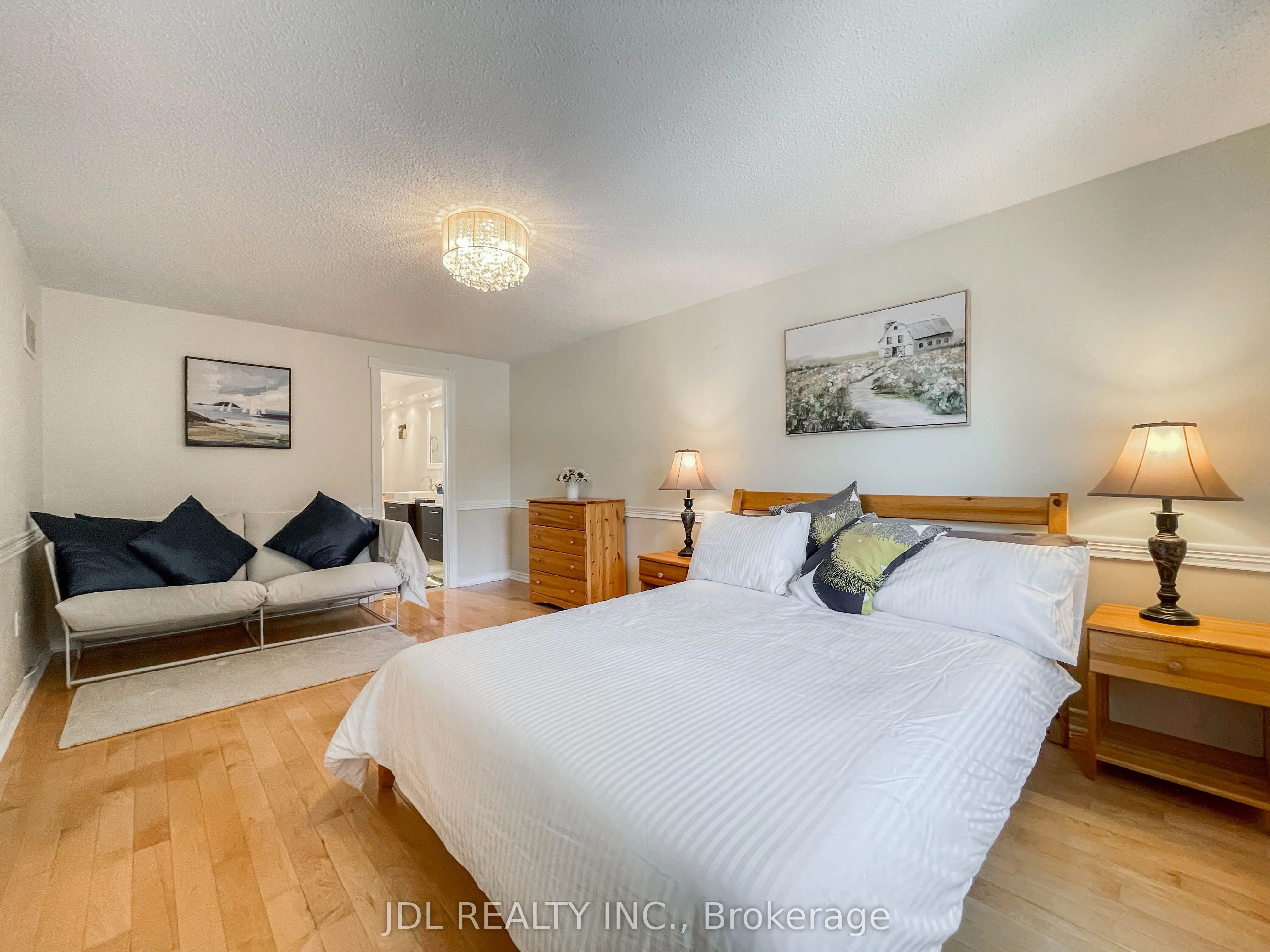 126 Weir Crescent
