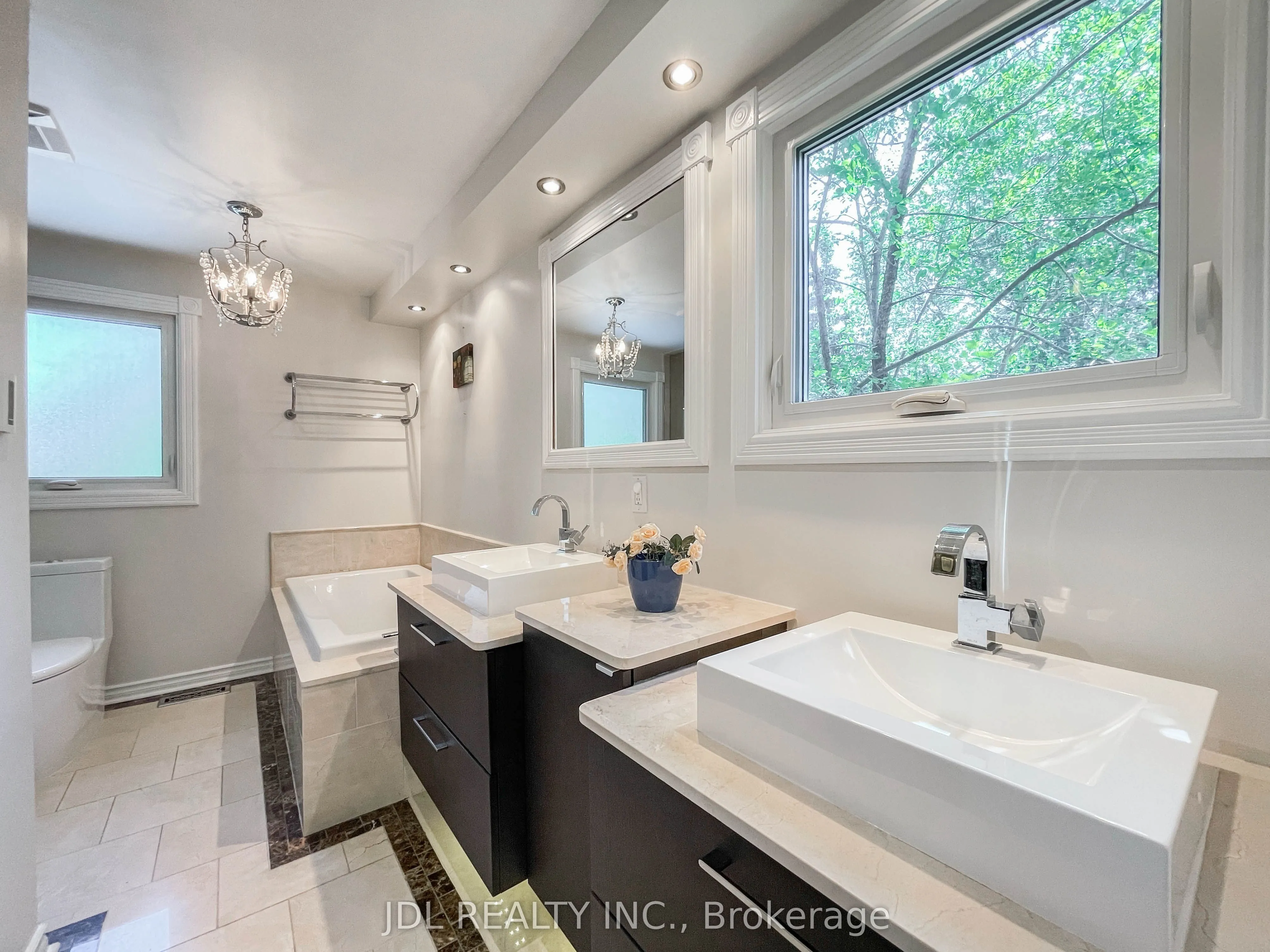 126 Weir Crescent
