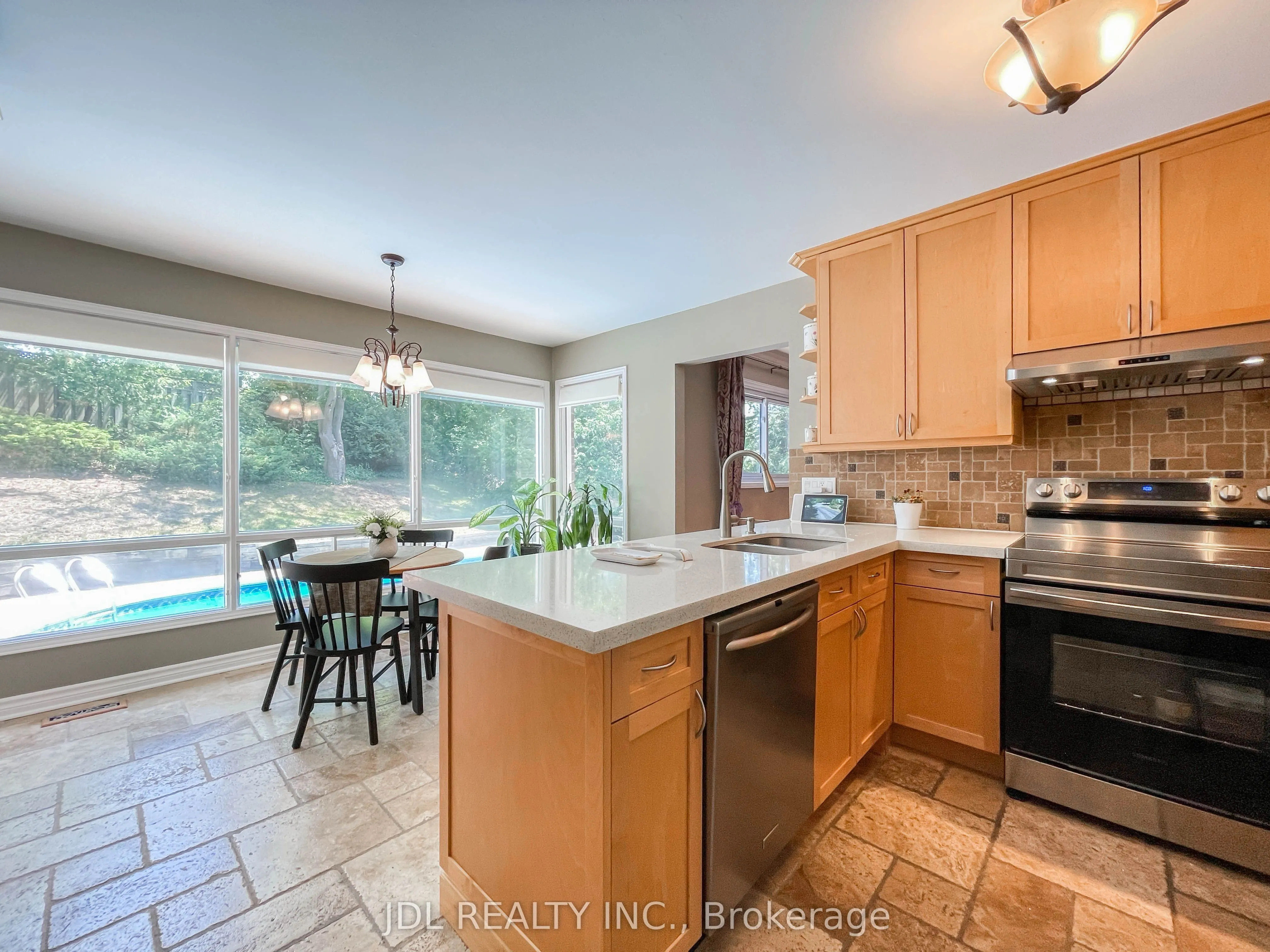 126 Weir Crescent