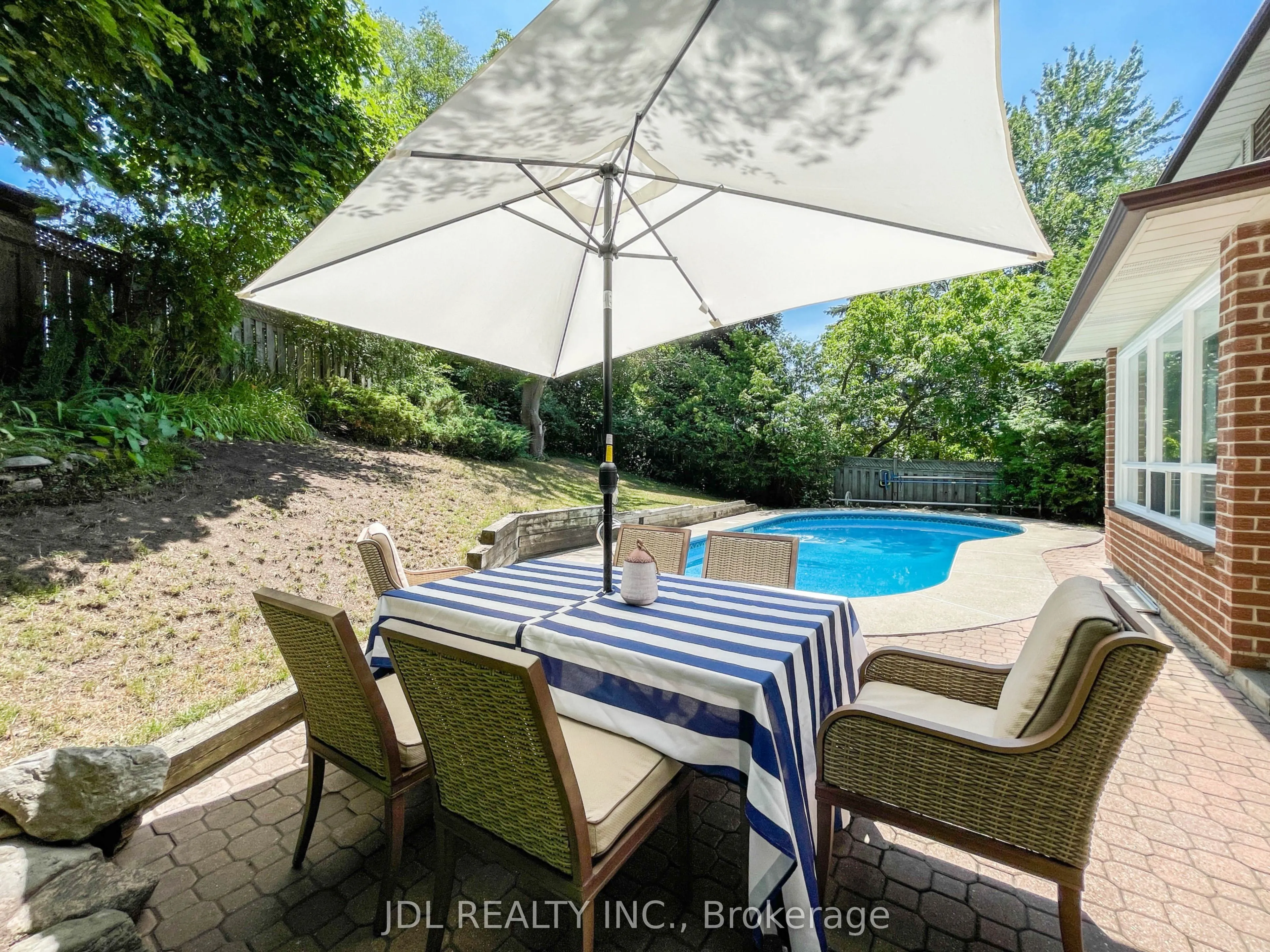 126 Weir Crescent