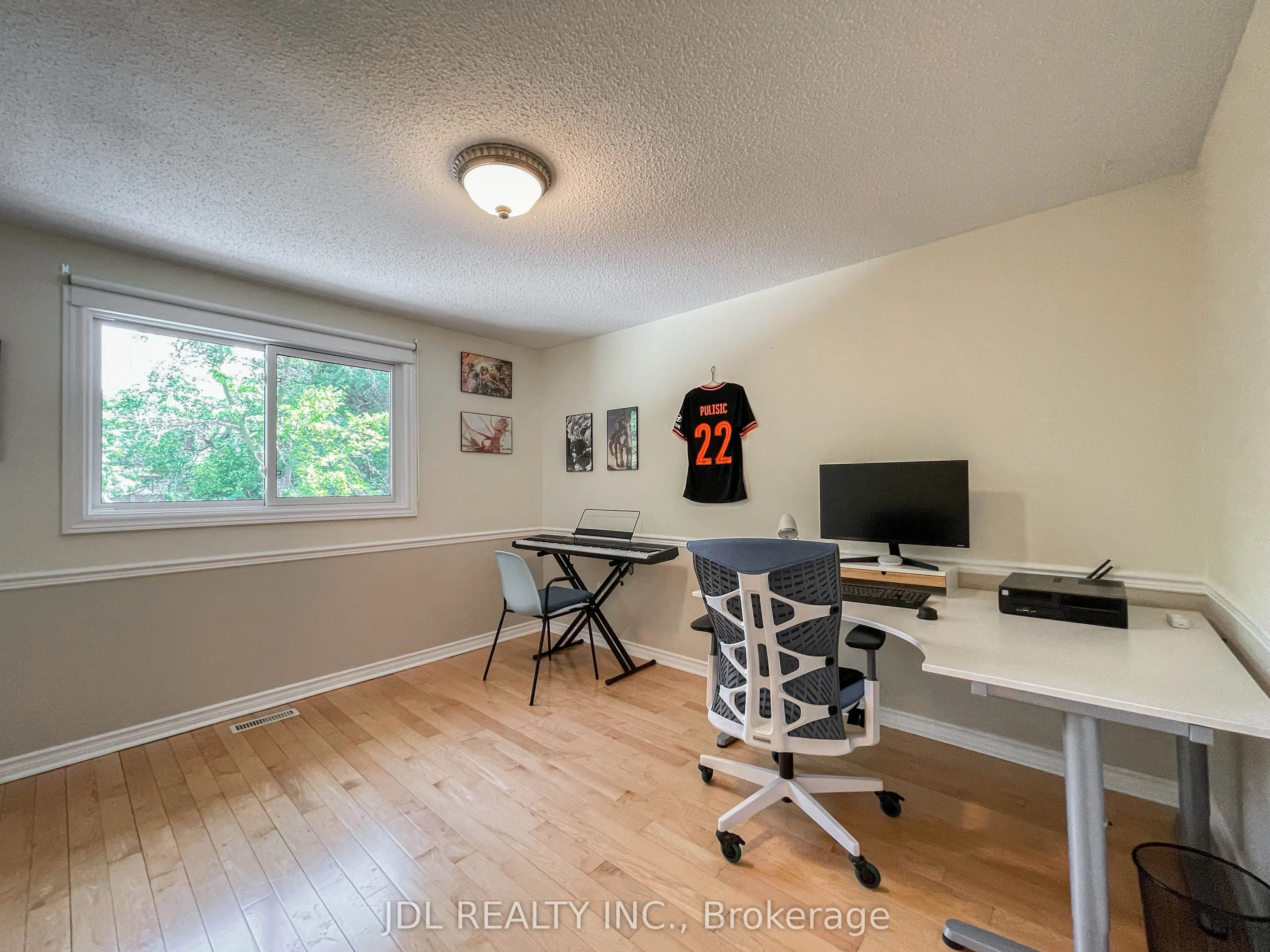 126 Weir Crescent