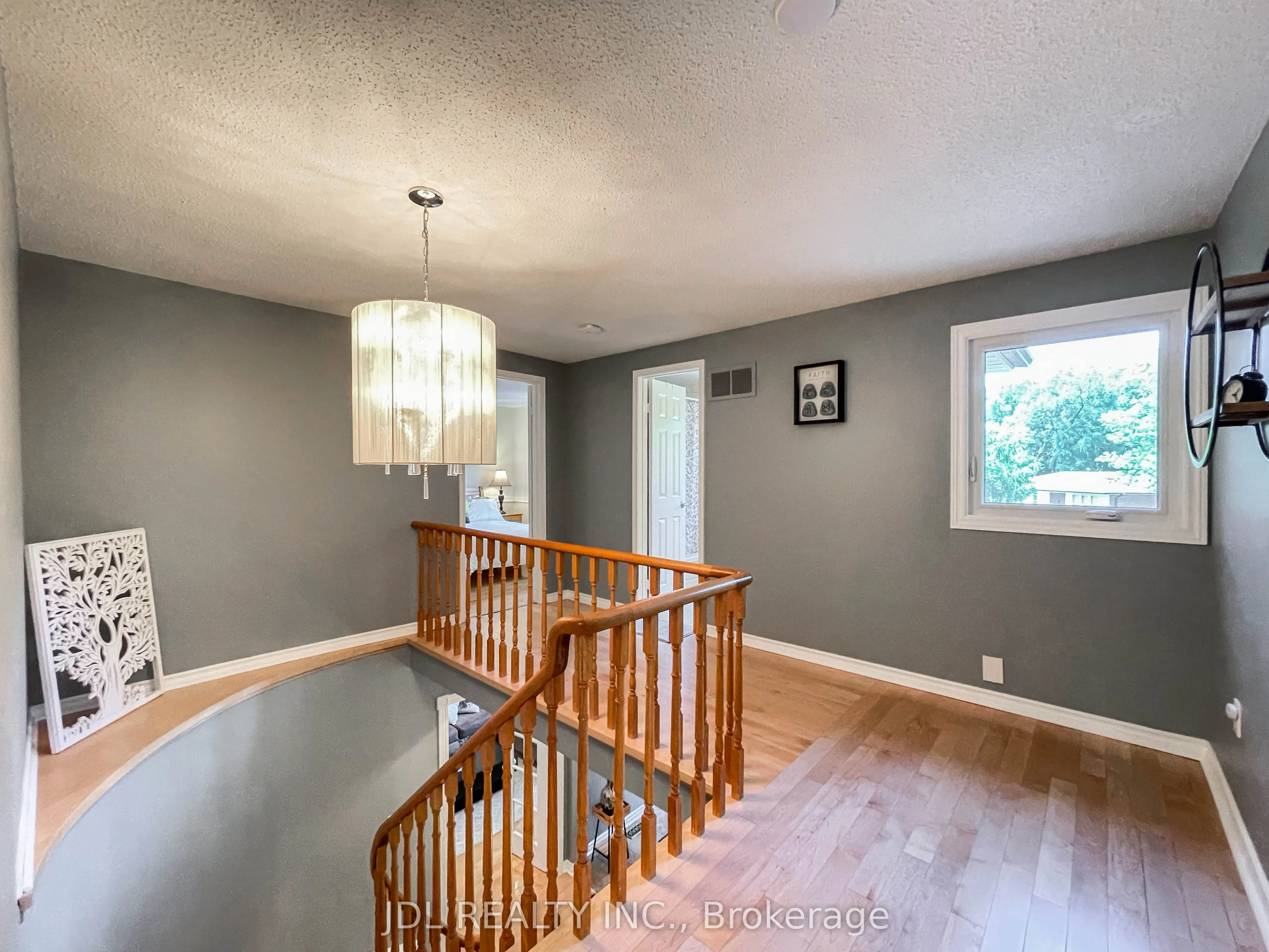 126 Weir Crescent