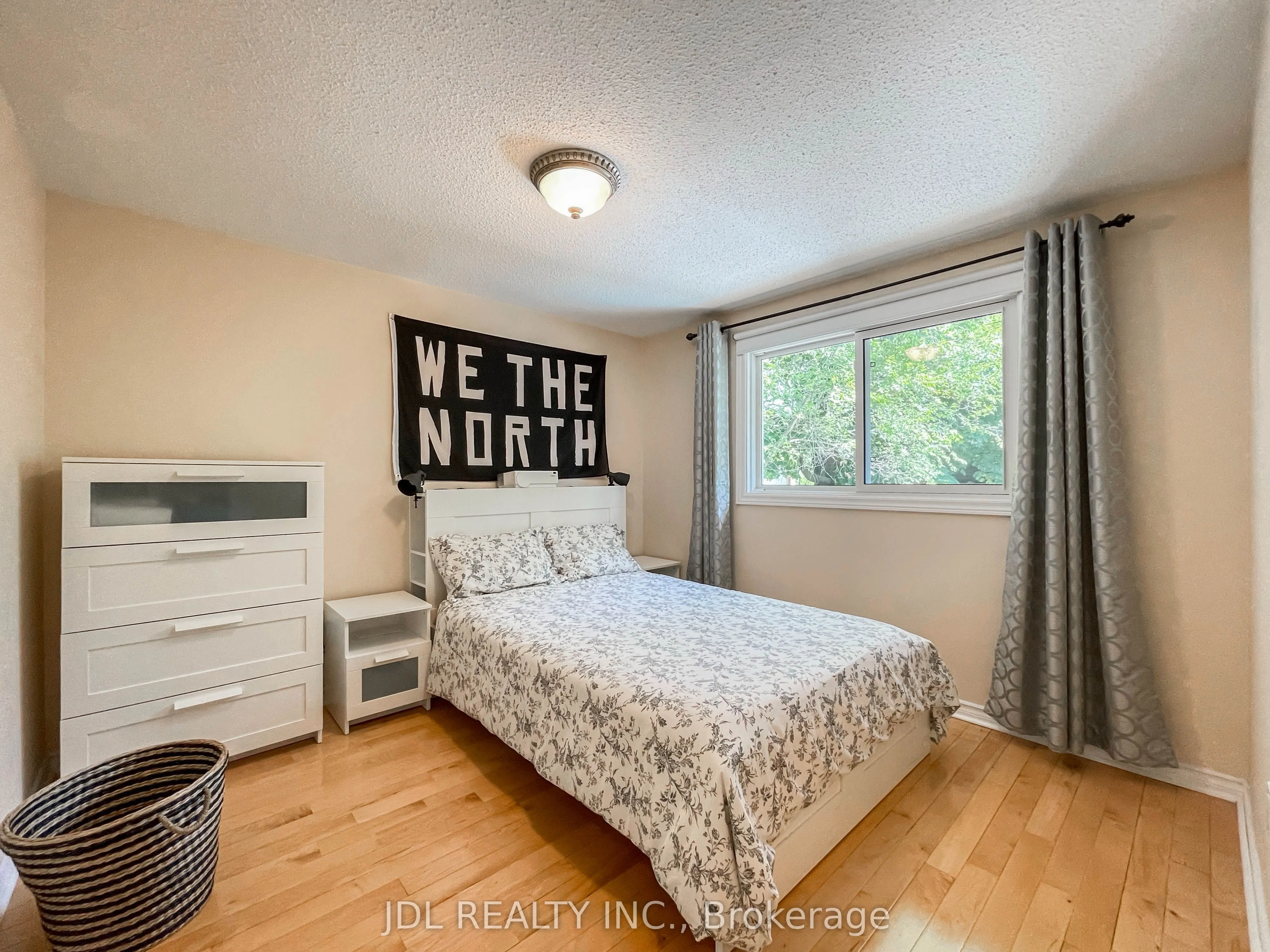 126 Weir Crescent