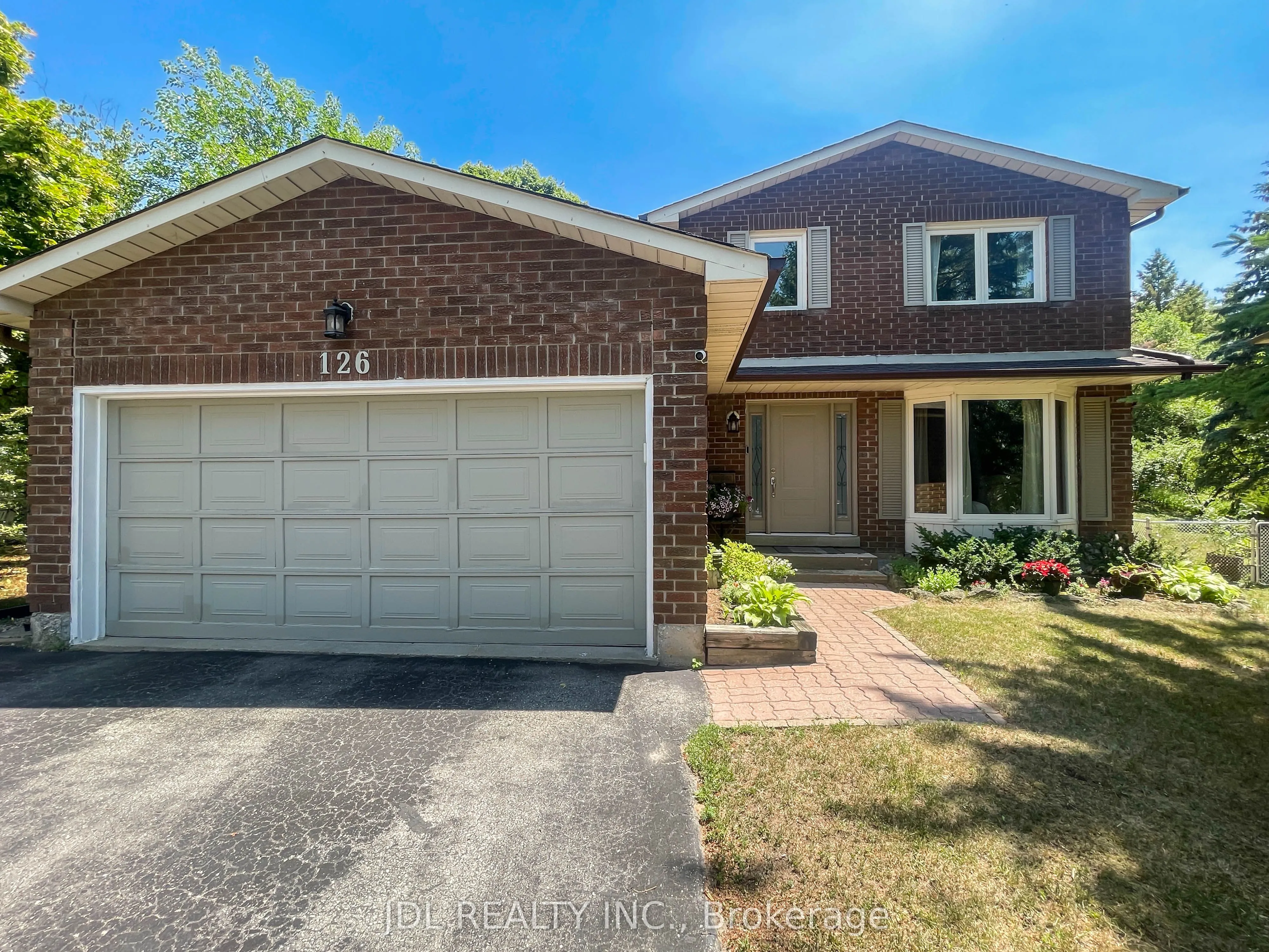 126 Weir Crescent