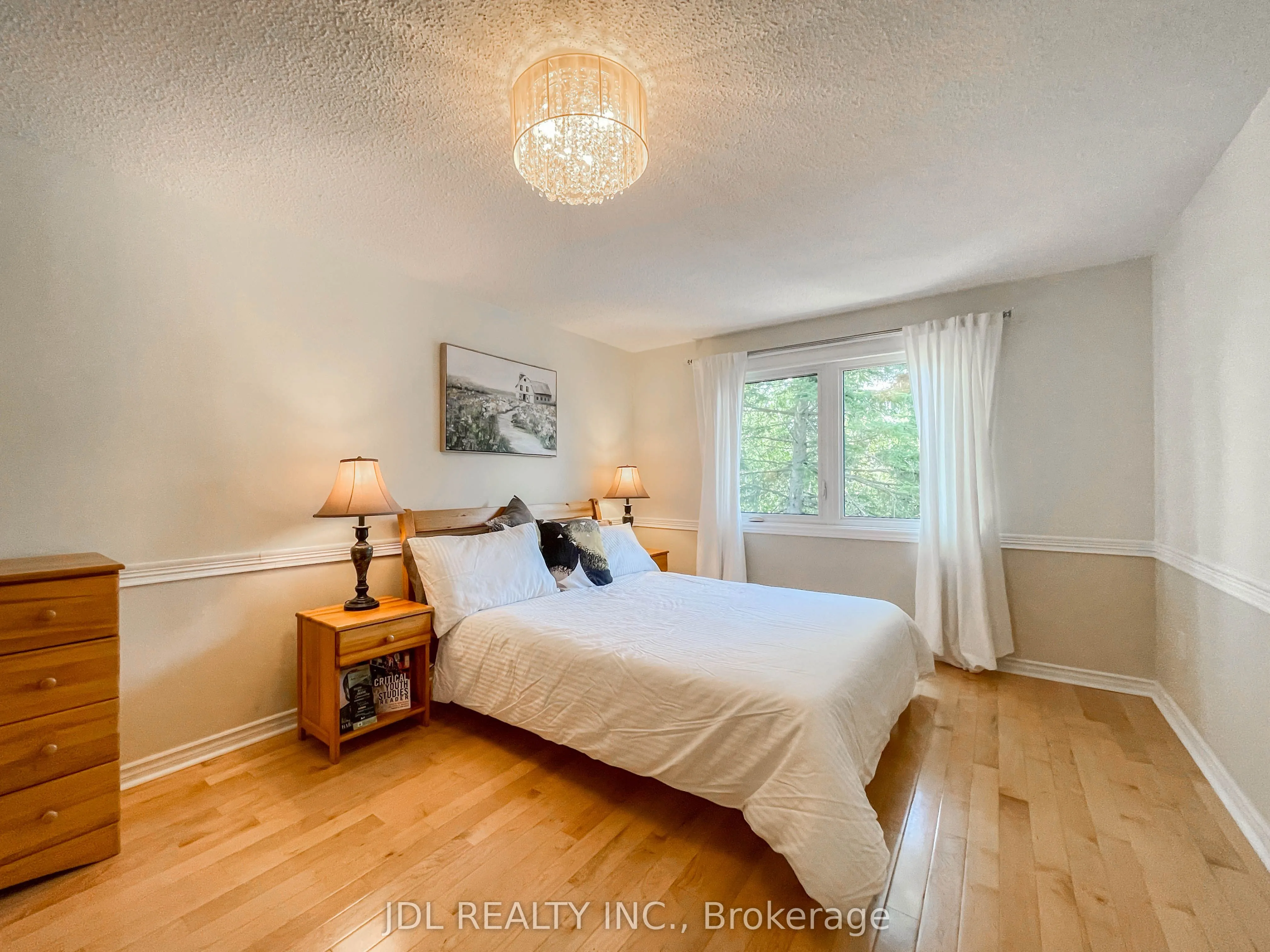 126 Weir Crescent