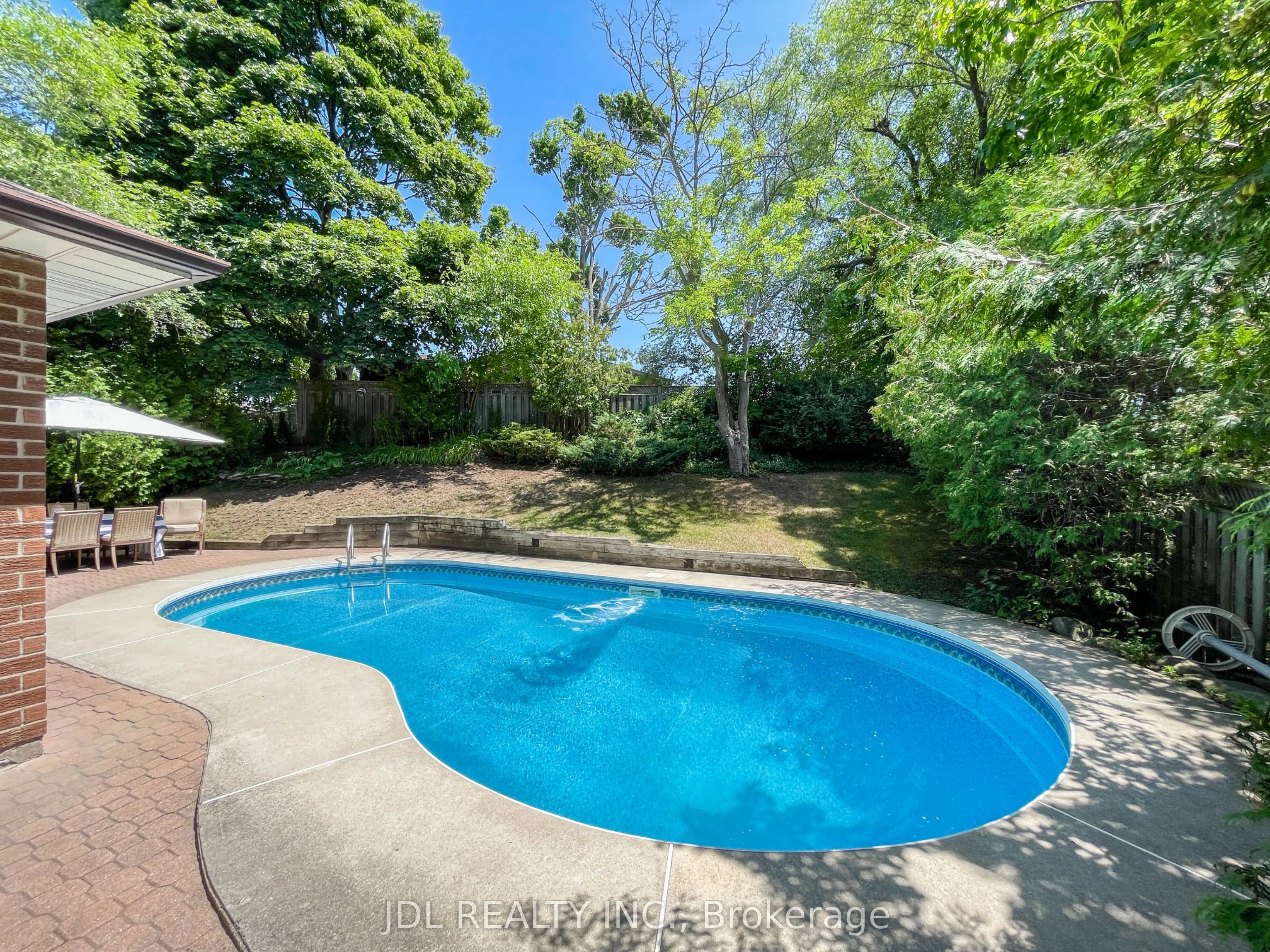 126 Weir Crescent