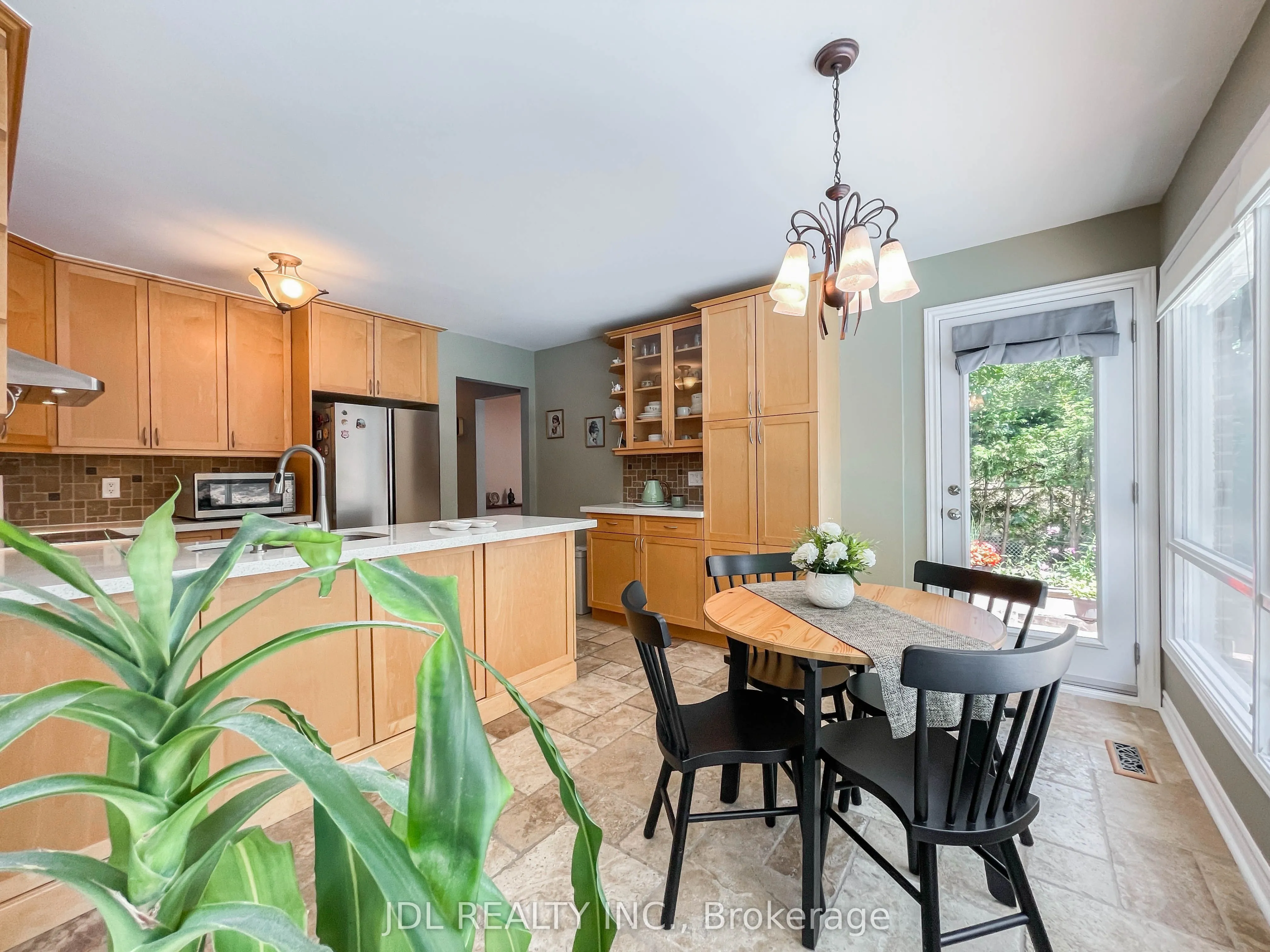 126 Weir Crescent