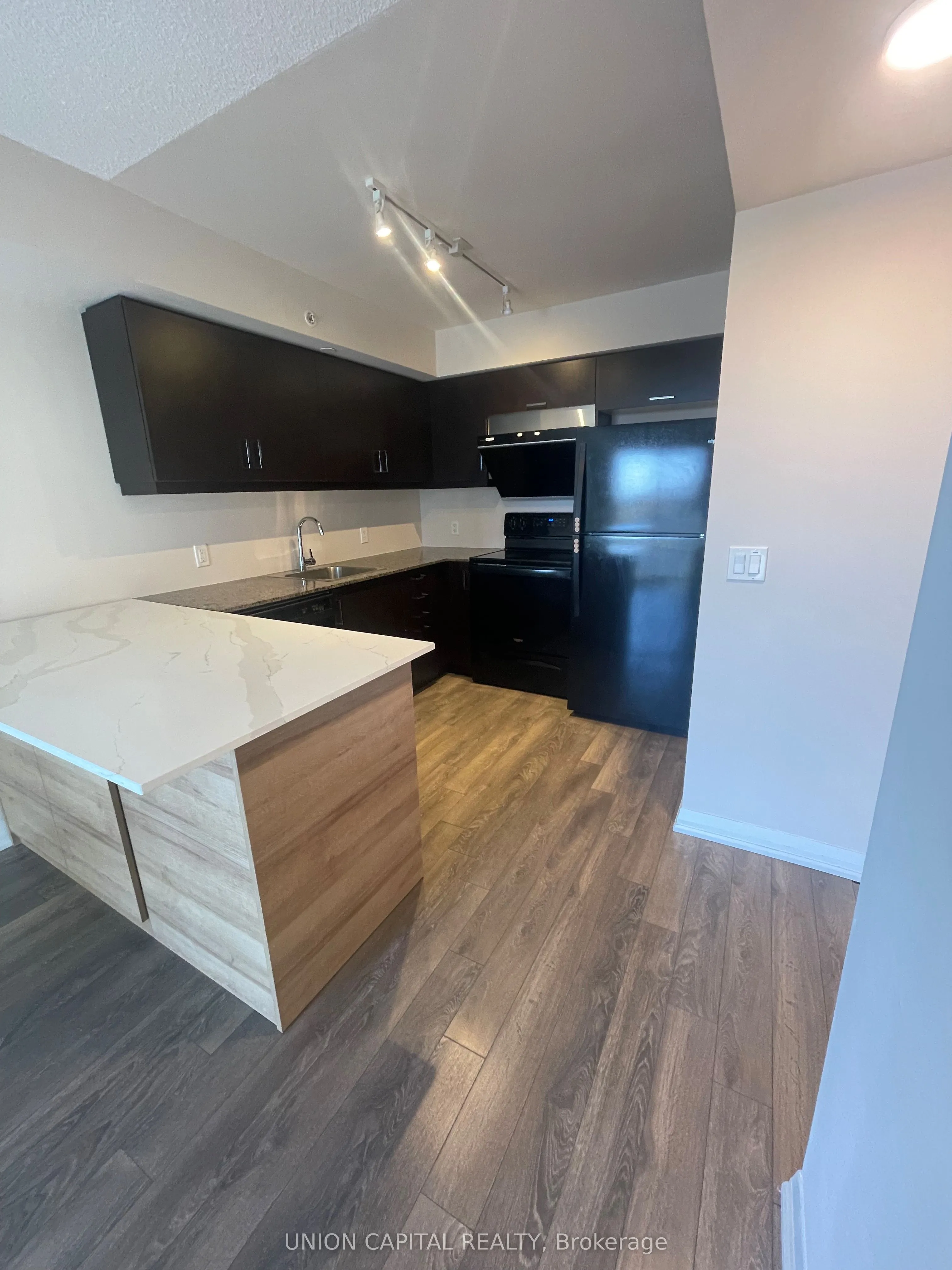 30 Meadowglen Place, #701