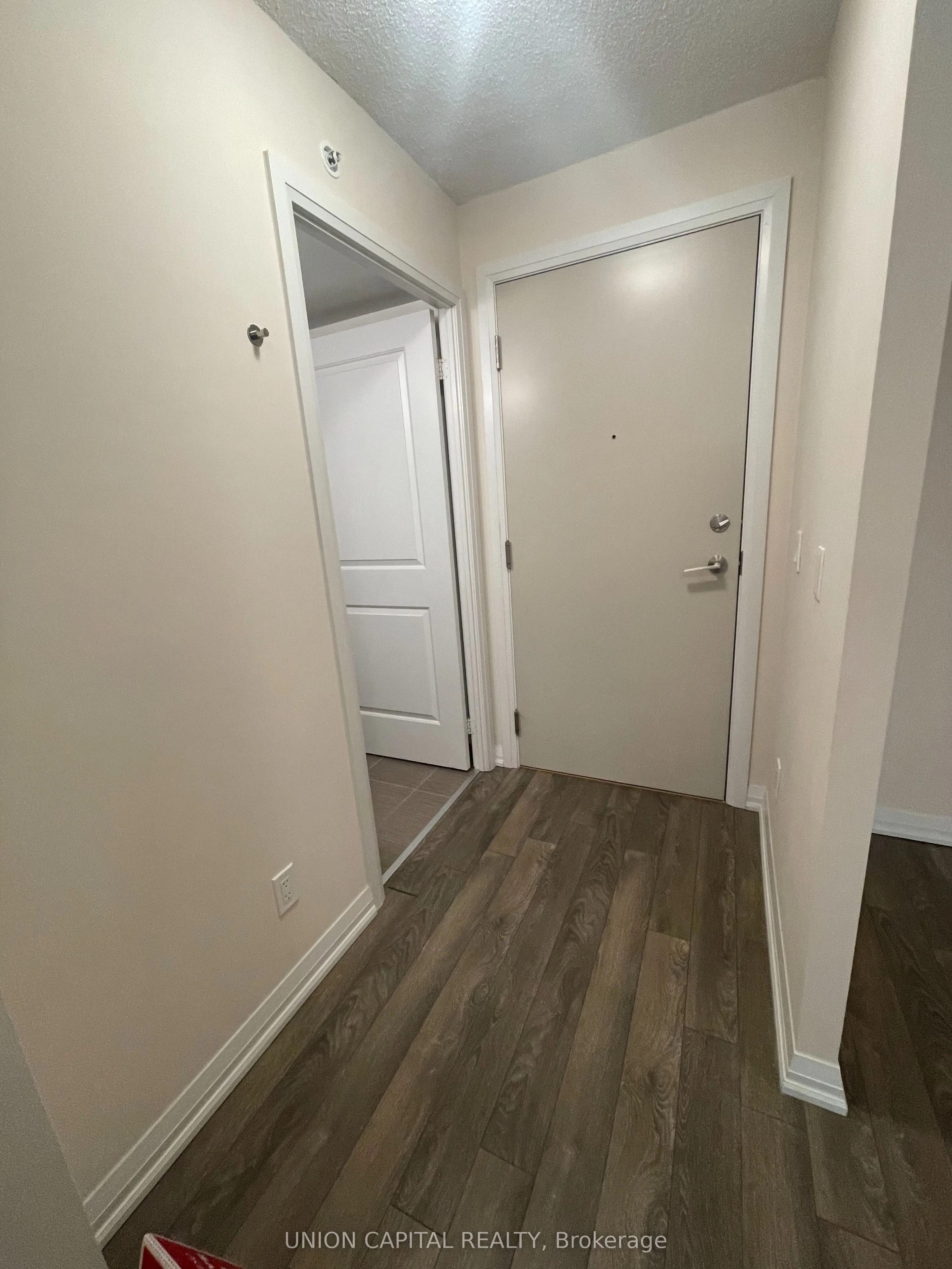 30 Meadowglen Place, #701