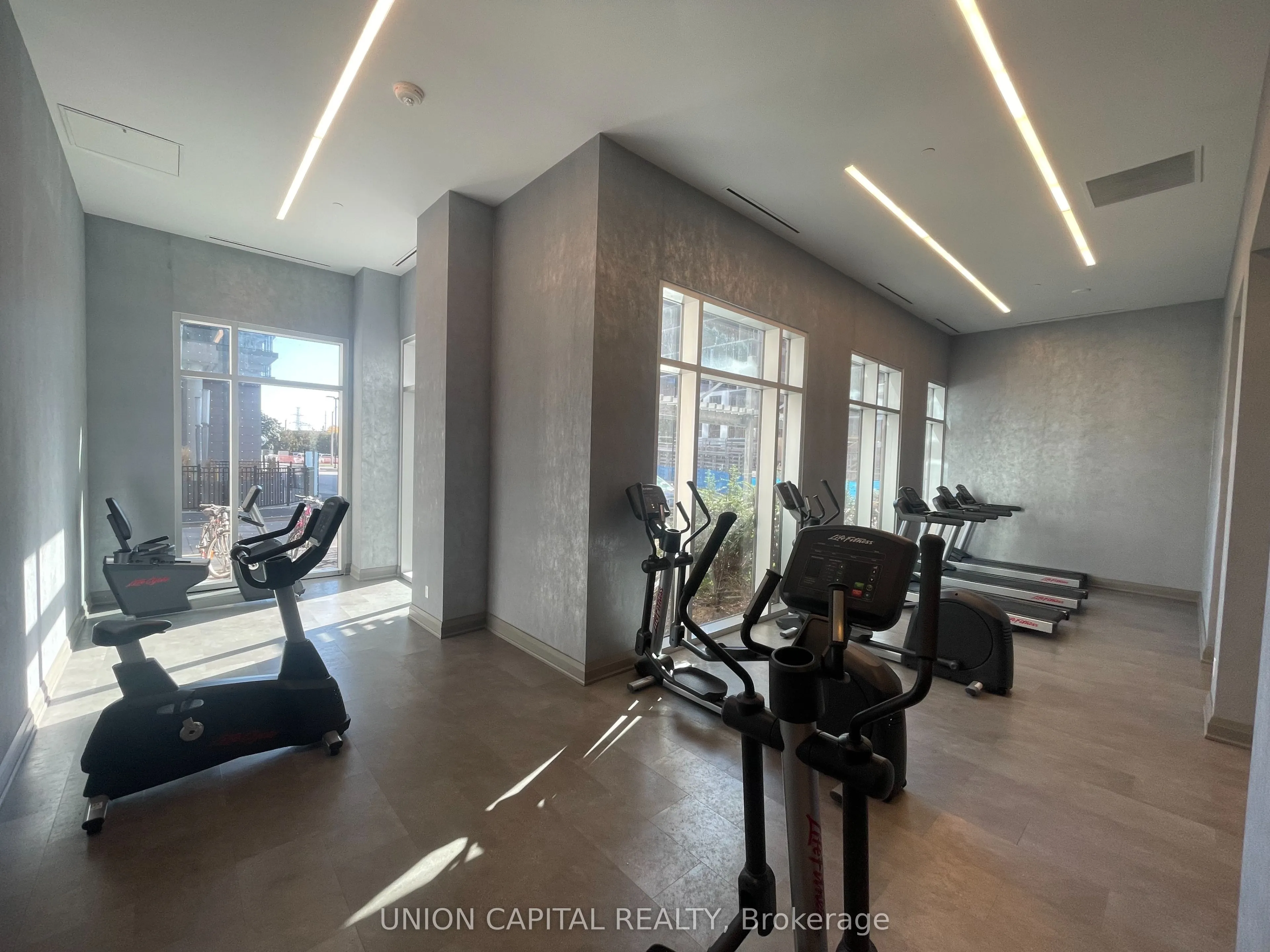 30 Meadowglen Place, #701