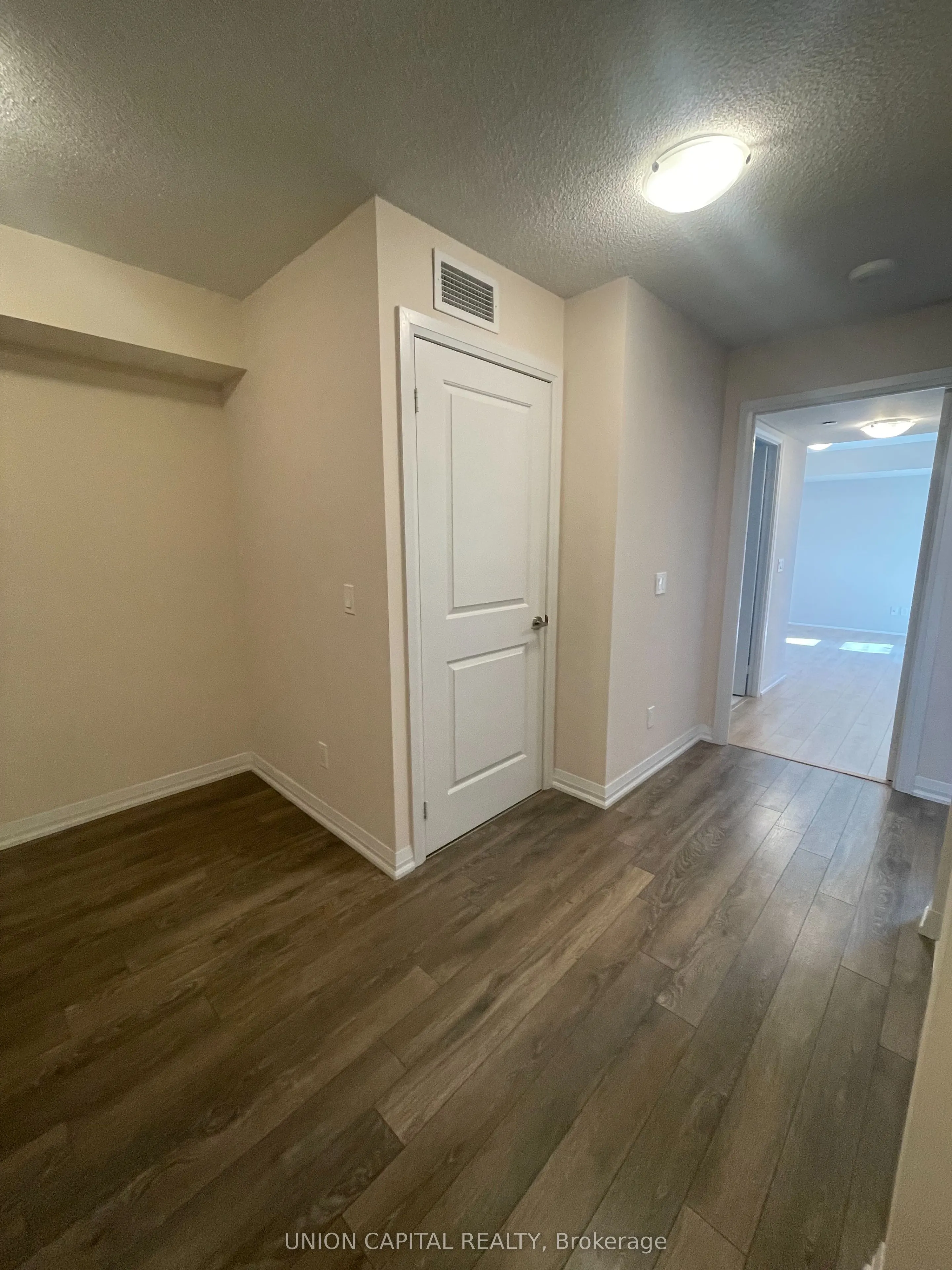 30 Meadowglen Place, #701