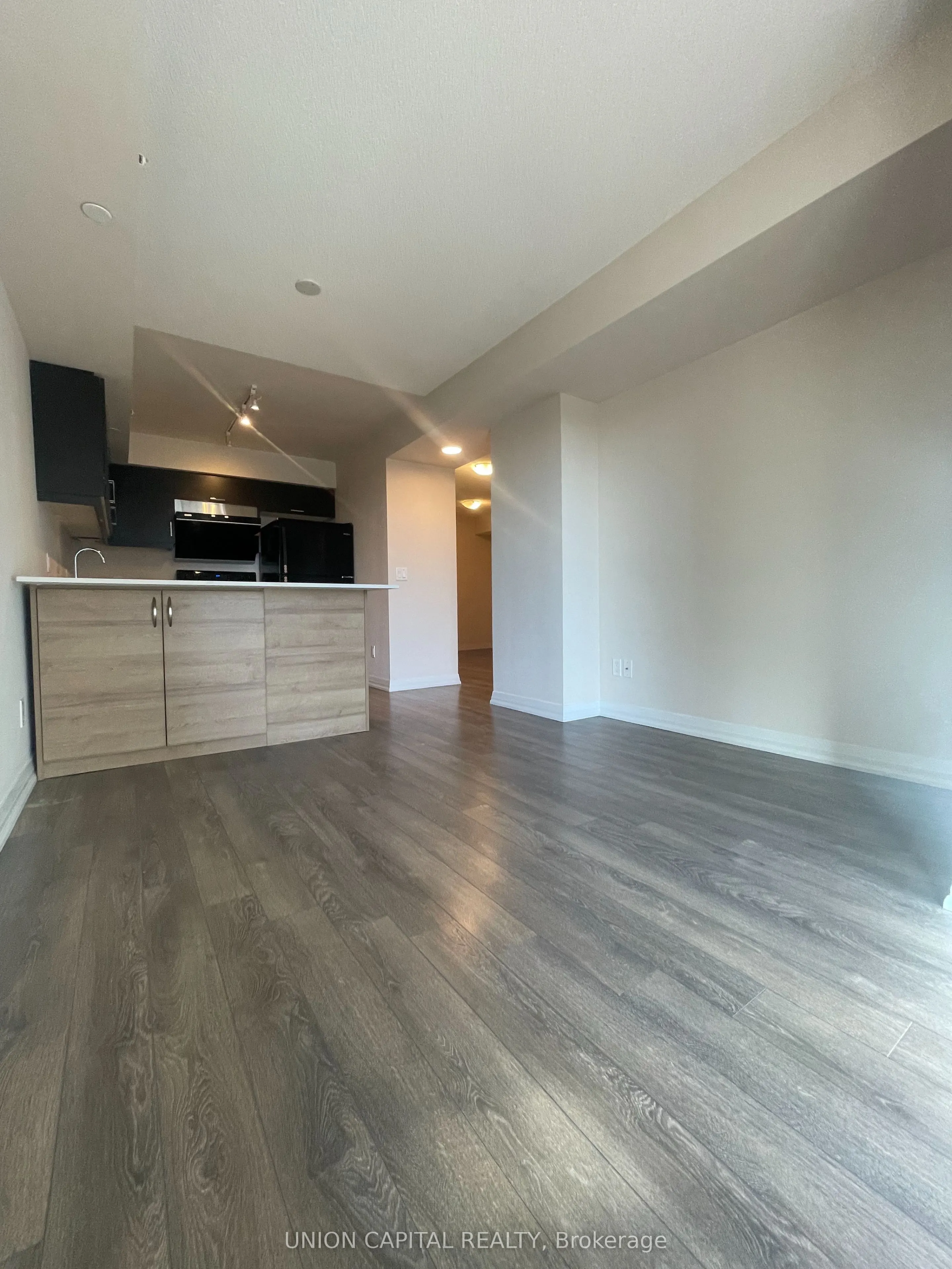 30 Meadowglen Place, #701