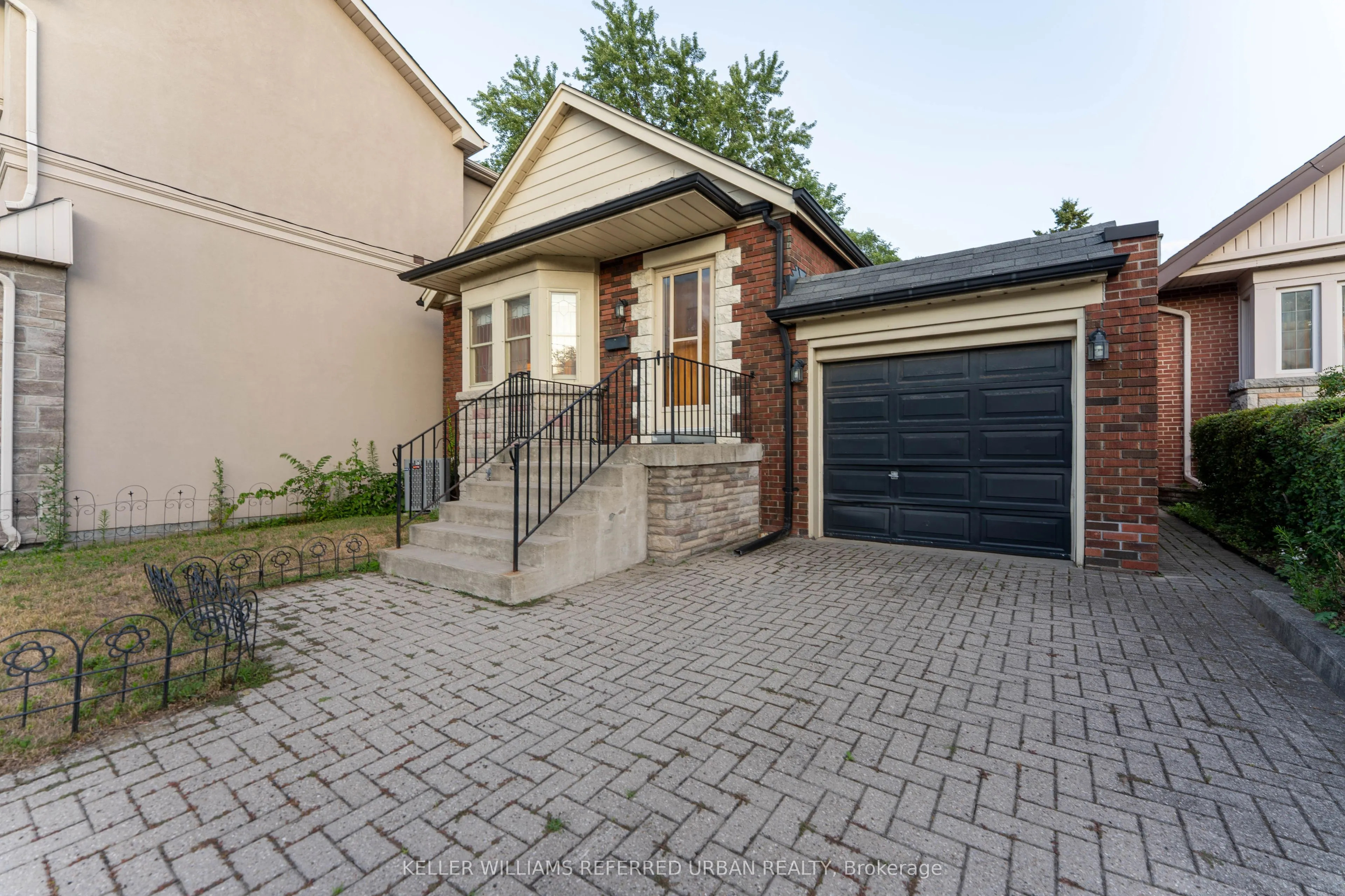 7 Davies Crescent