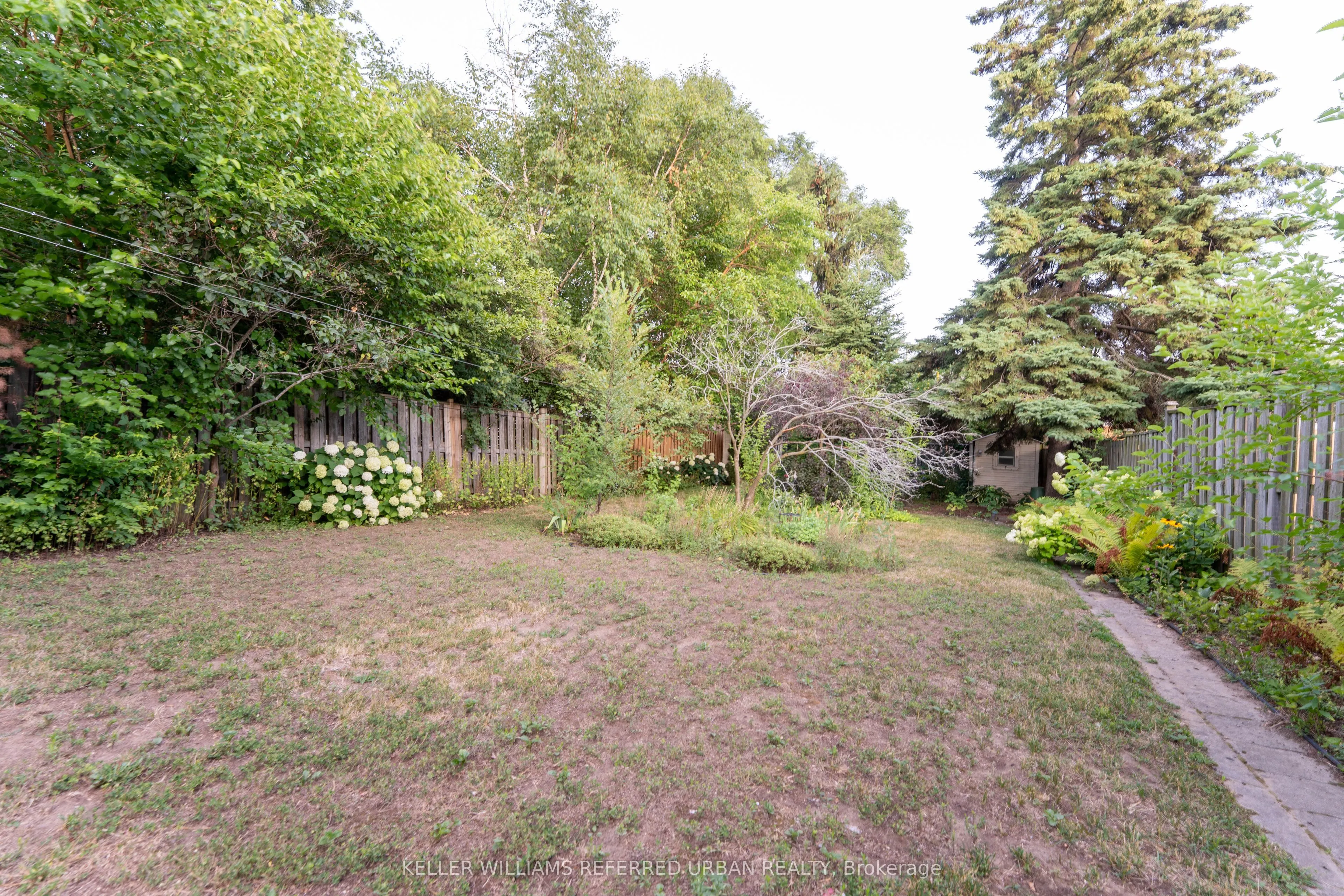 7 Davies Crescent