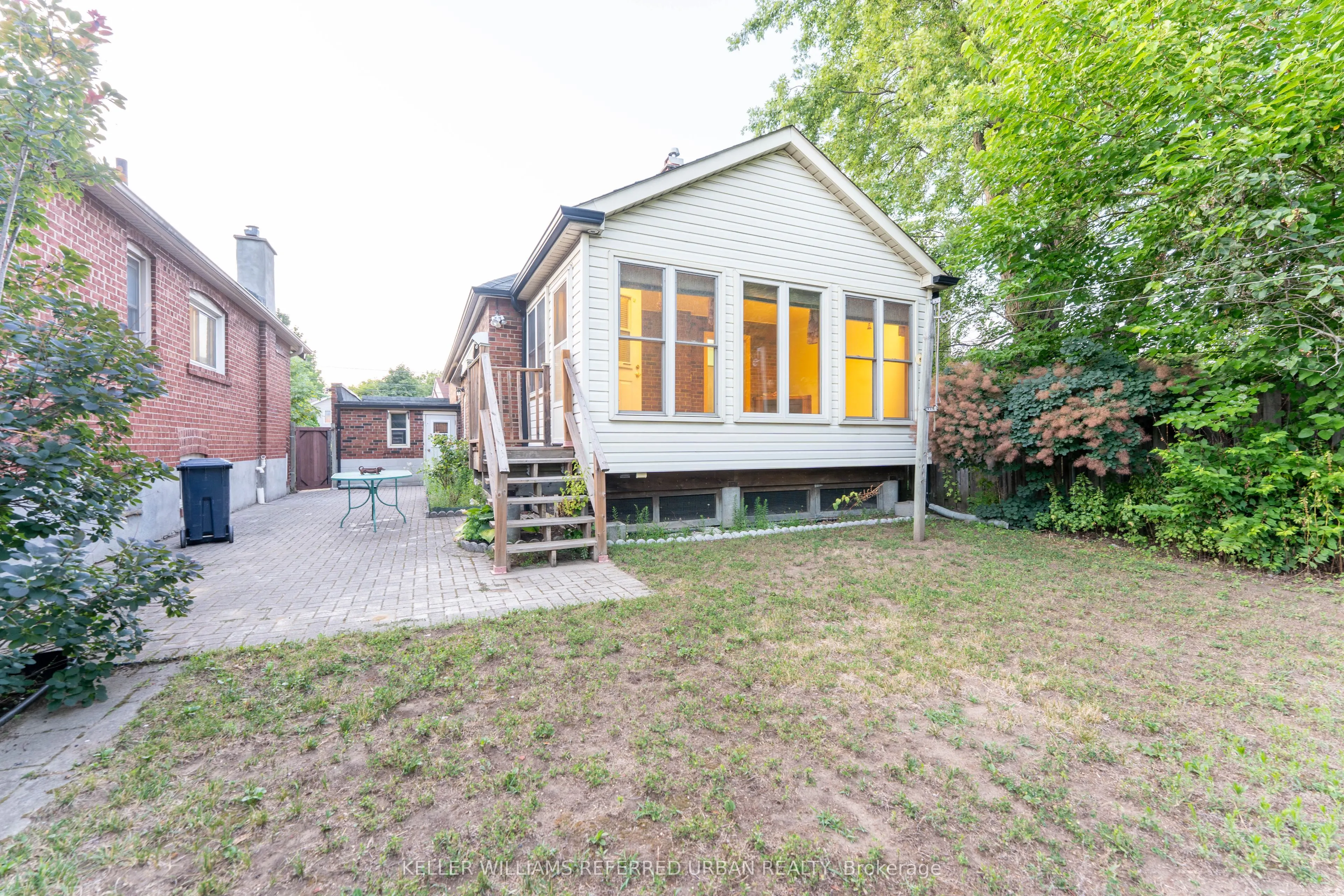 7 Davies Crescent