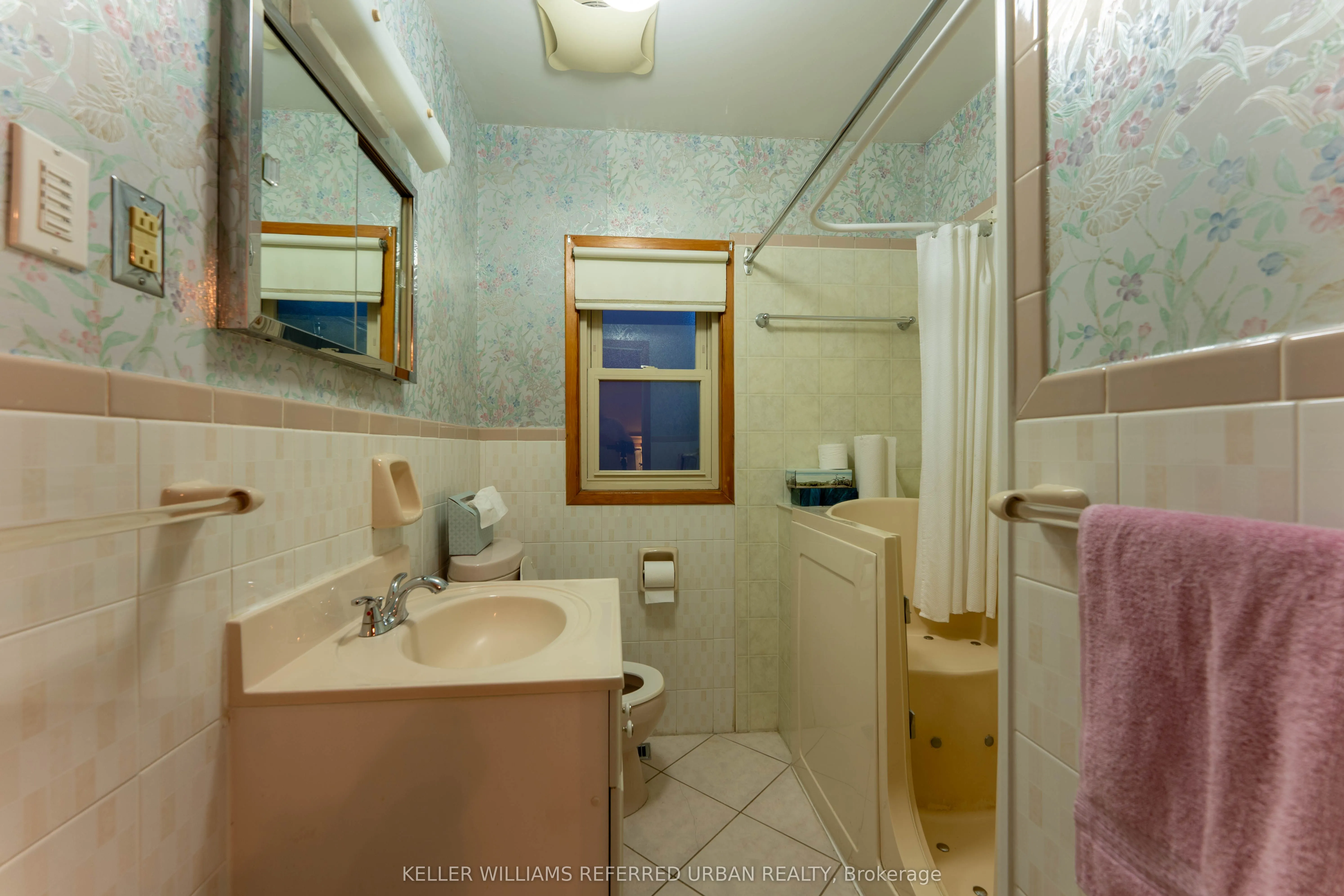 7 Davies Crescent