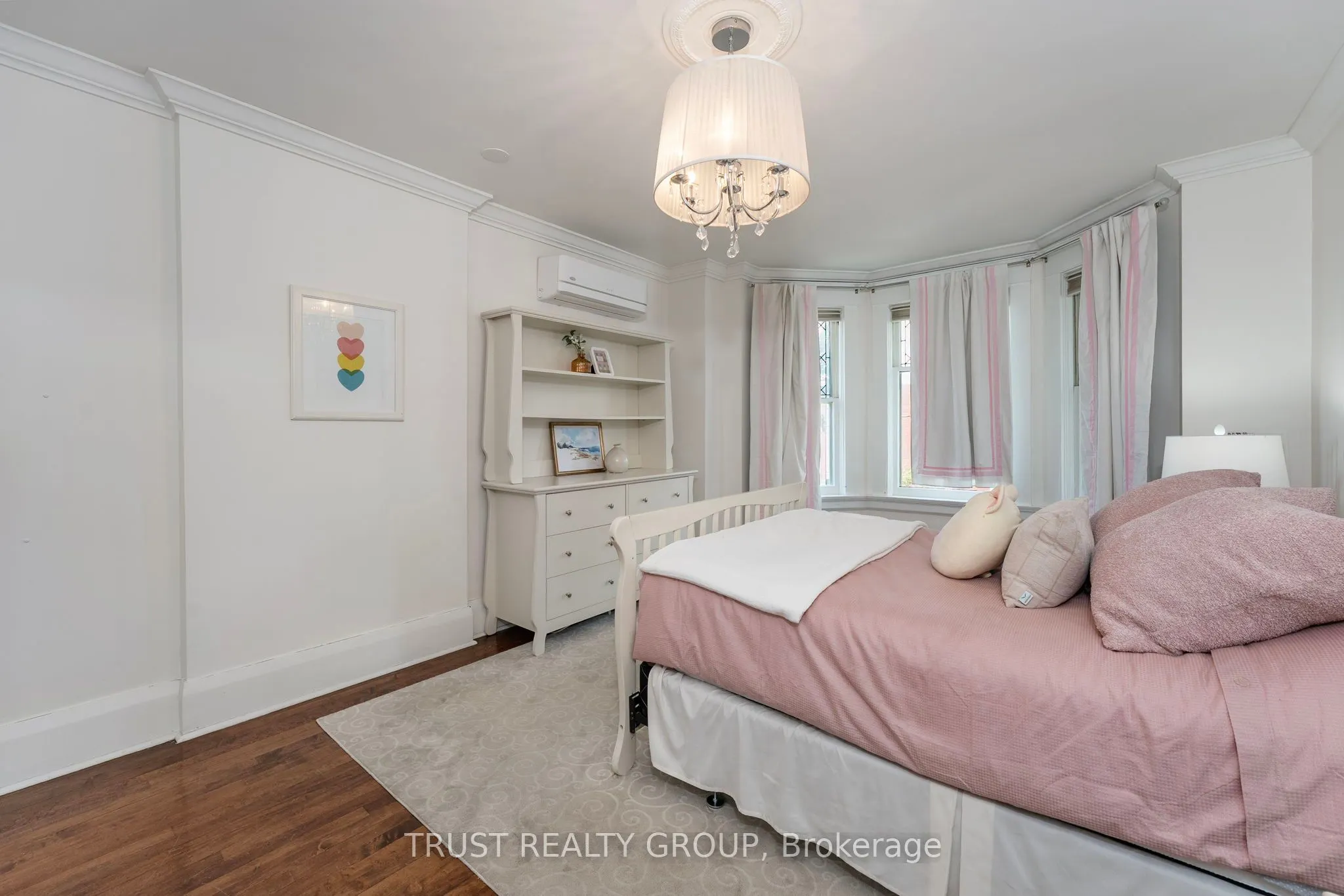5 Ellerbeck Street